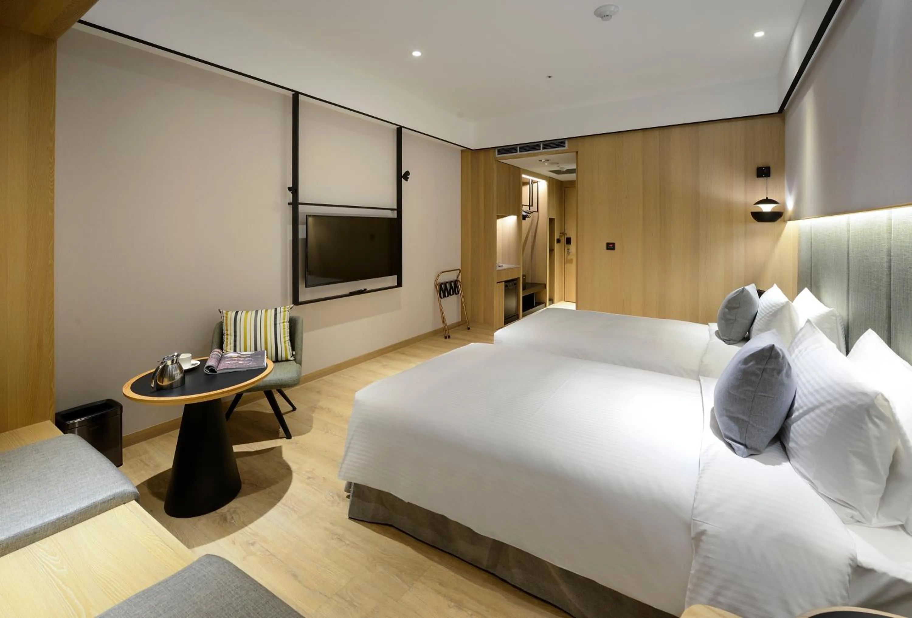 Photo of the whole room, Bed in Evergreen Palace Hotel Chiayi