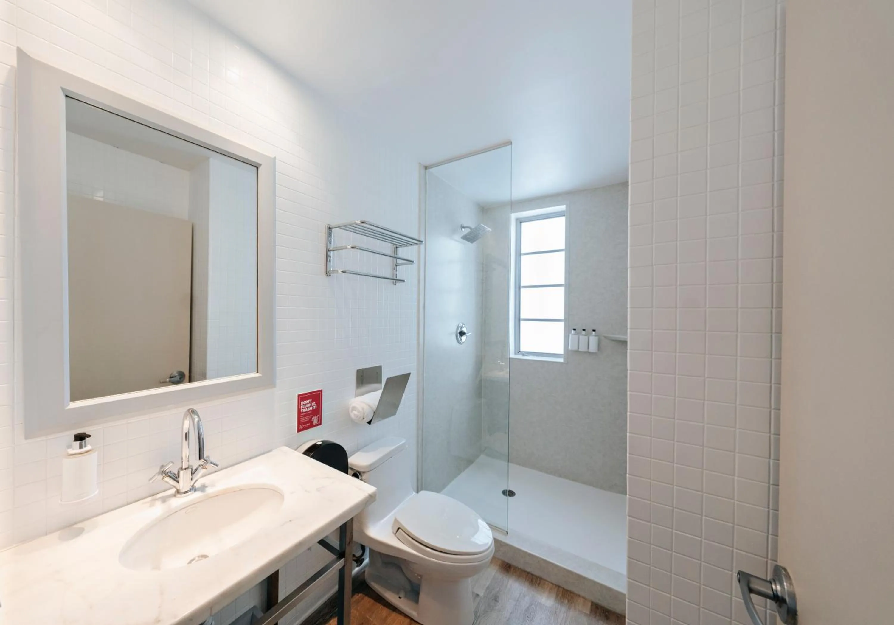 Shower in Viajero Miami