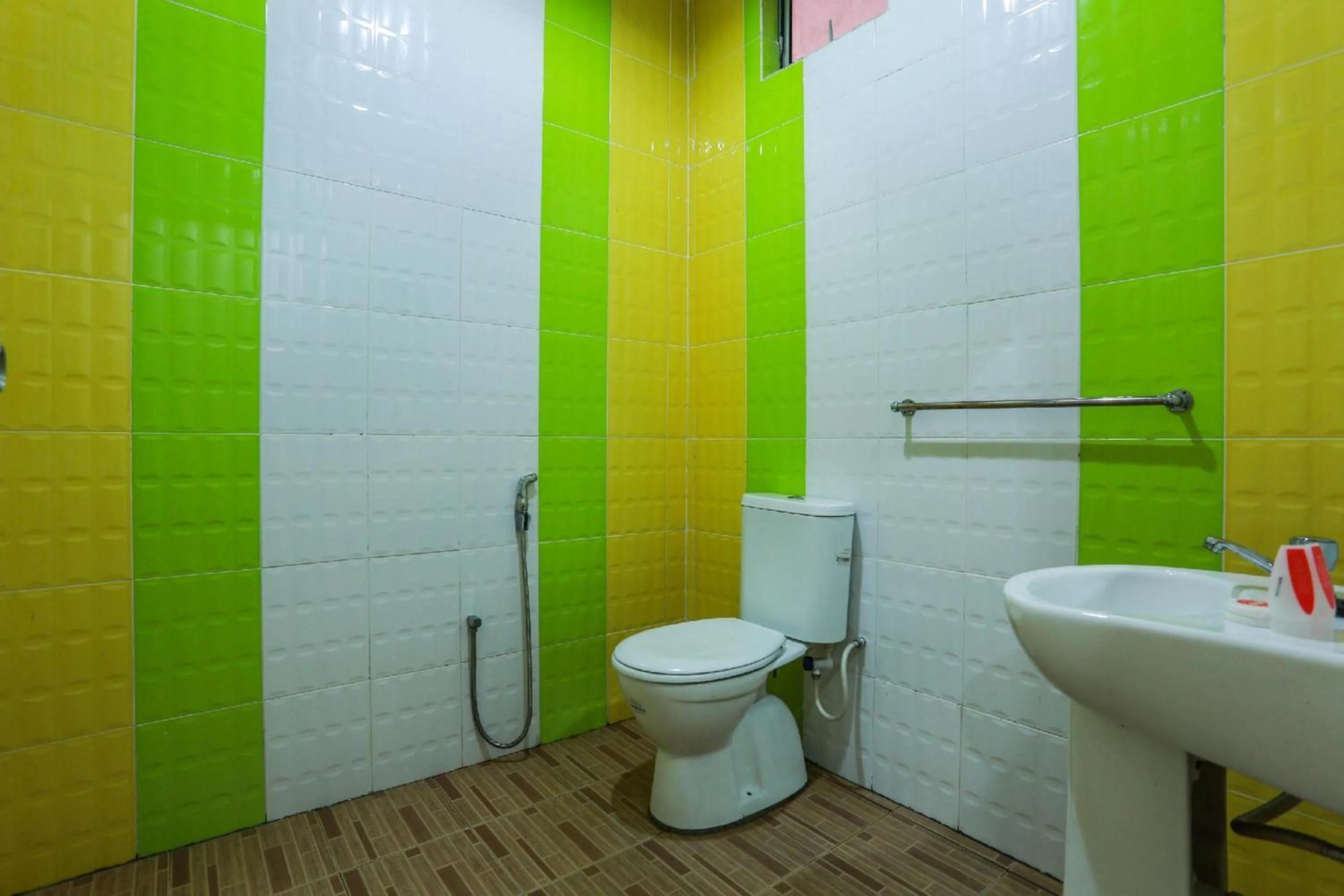 Bathroom in OYO 44094 Bangi Lanai Hotel