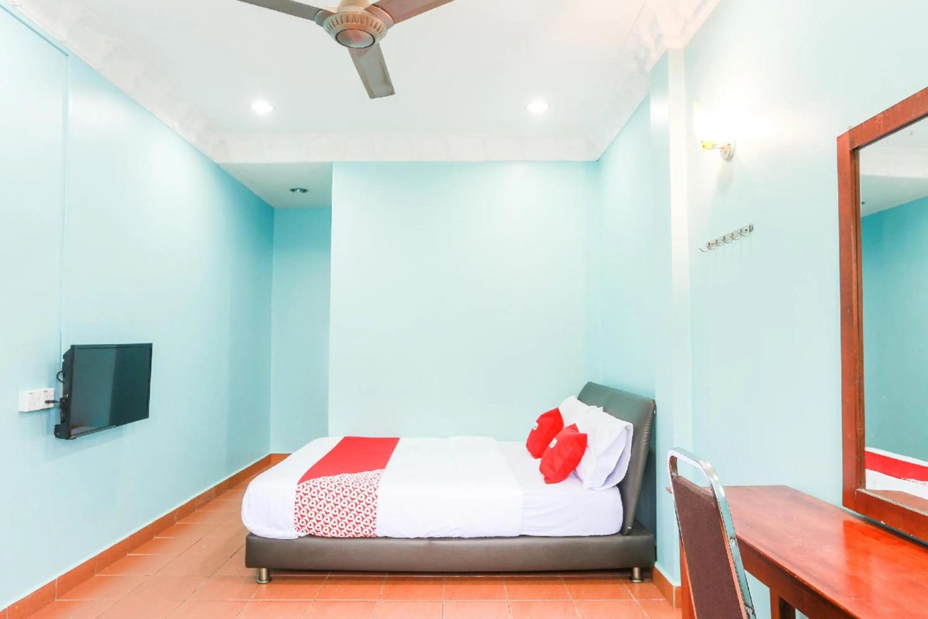 Bedroom, Bed in OYO 44094 Bangi Lanai Hotel