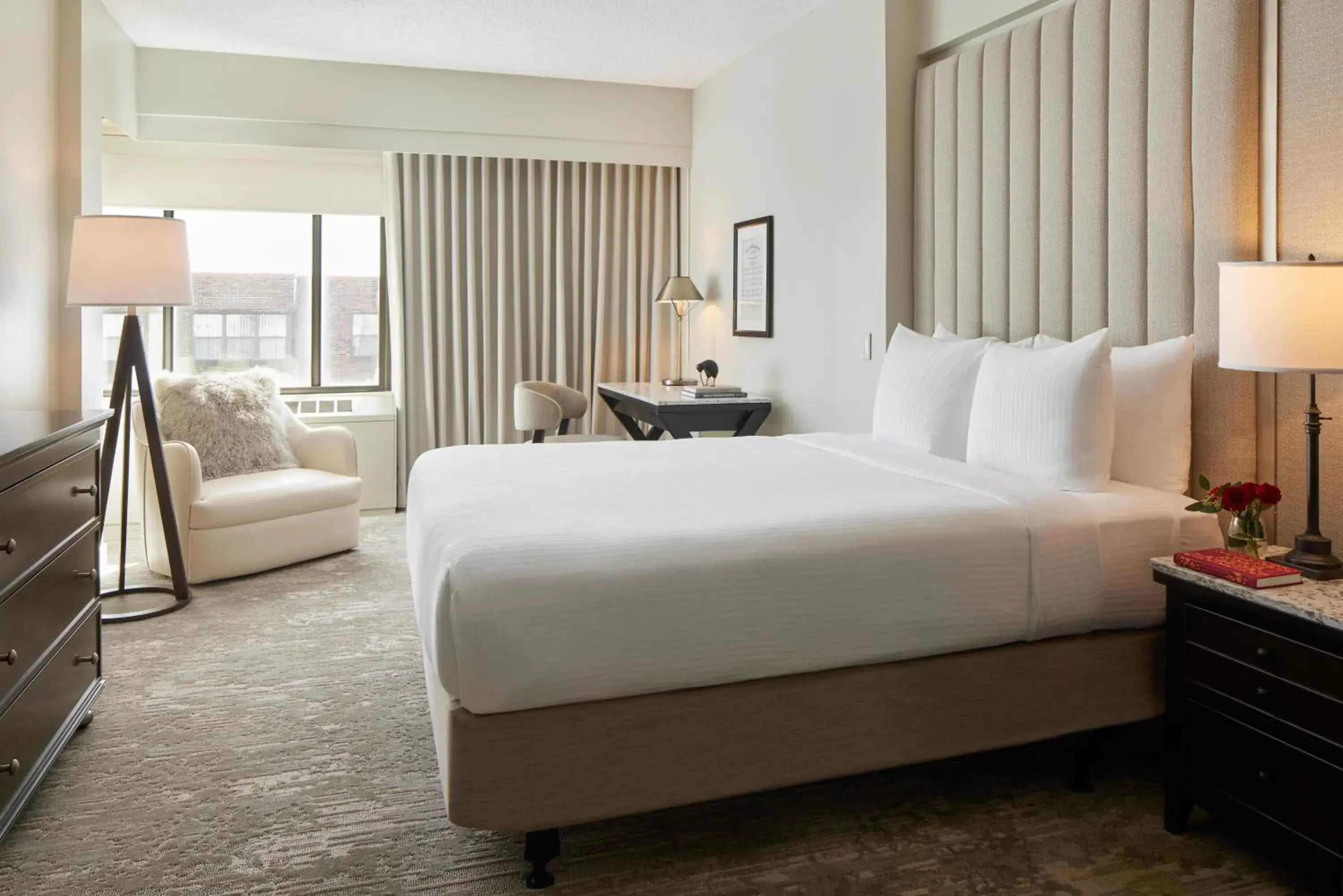 Queen Room - Disability Access in Capitol Hill Hotel Queen Room - Disability Access in Capitol Hill Hotel