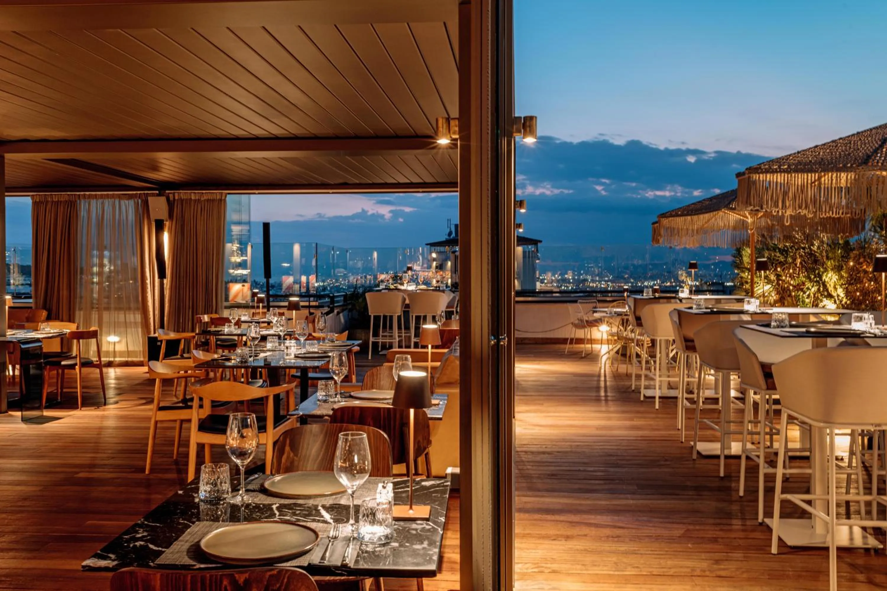 Restaurant/places to eat in Brown Acropol, a member of Brown Hotels