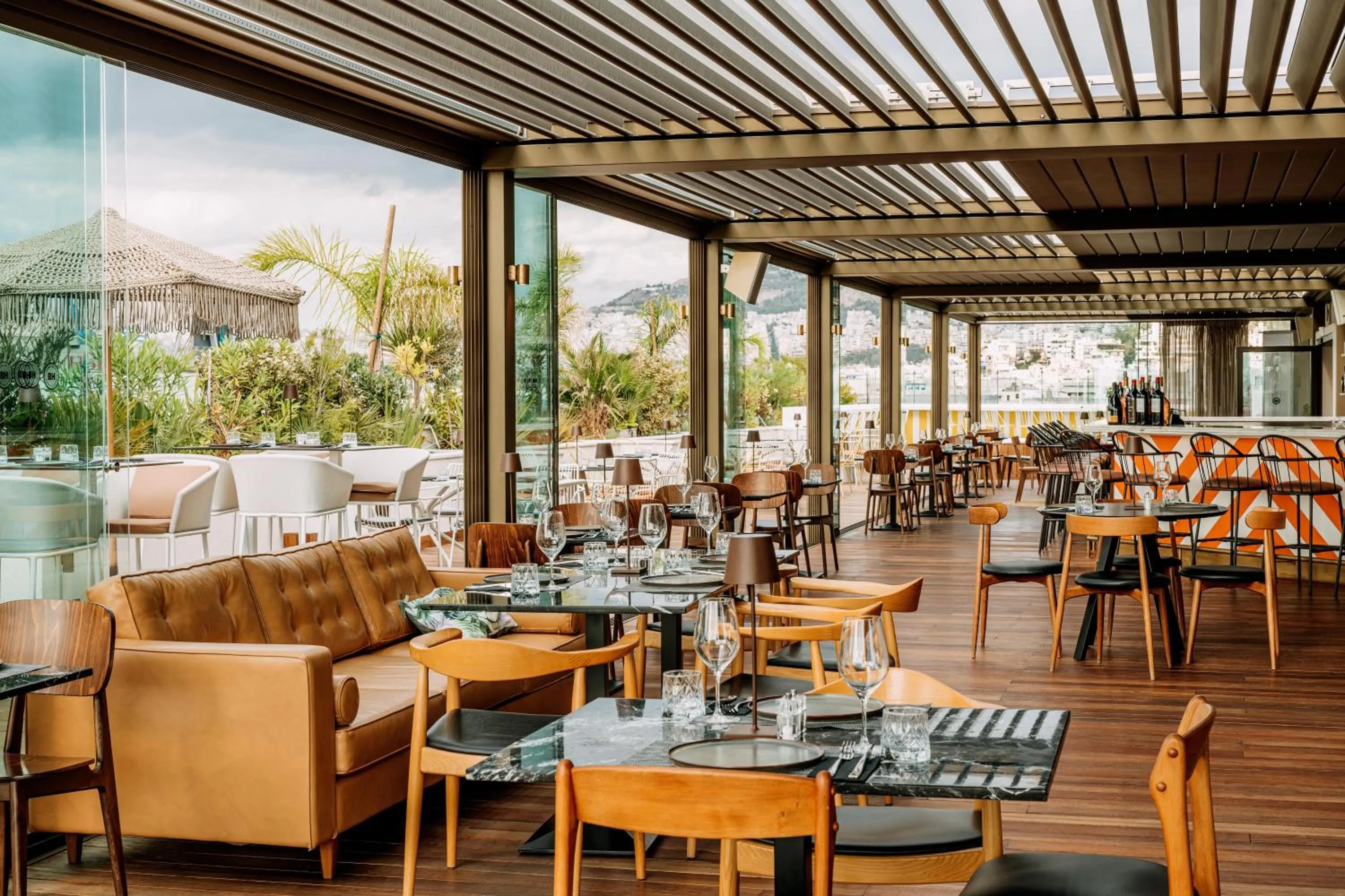 Restaurant/places to eat in Brown Acropol, a member of Brown Hotels