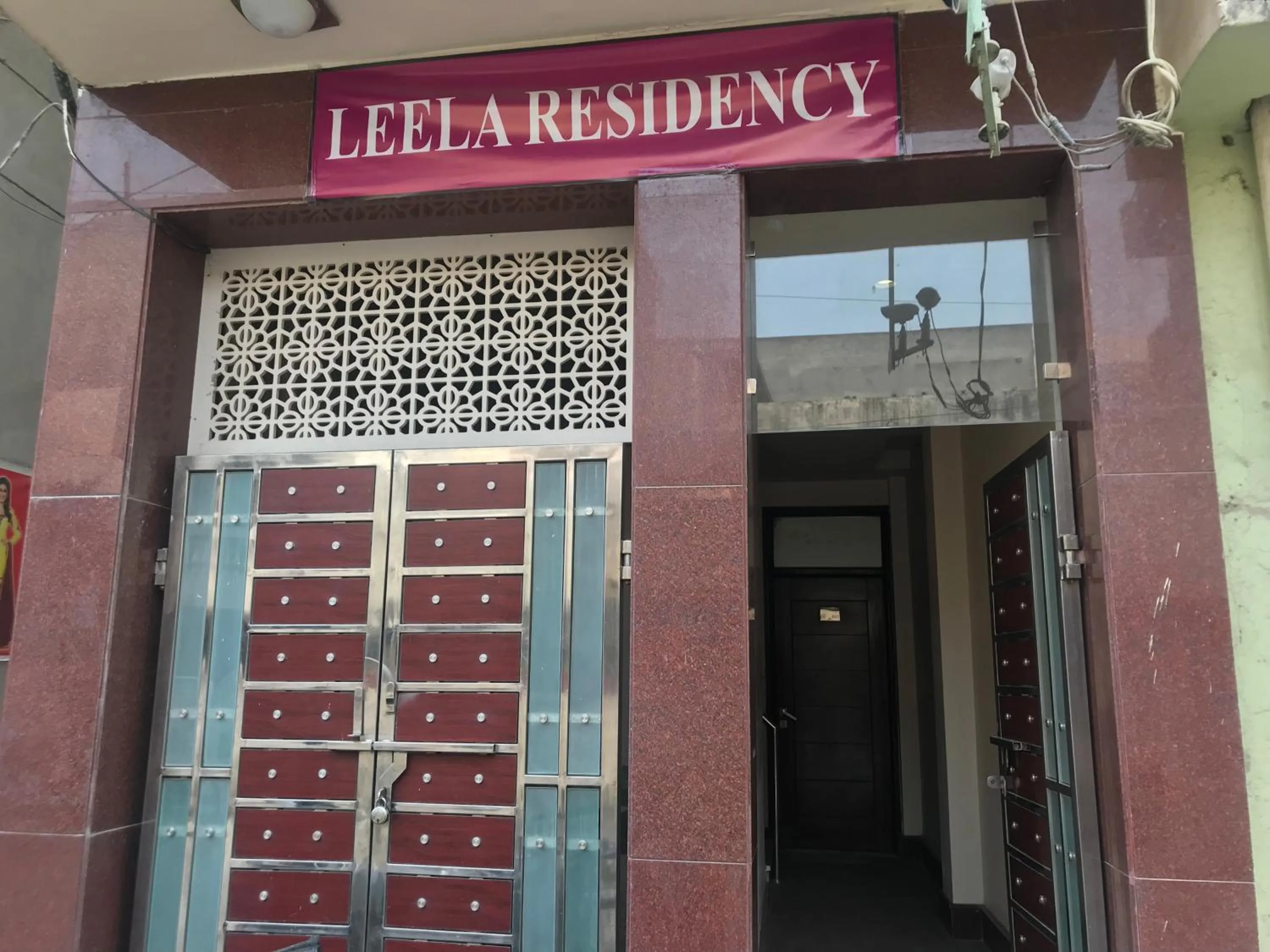 Facade/entrance in Leela Residency