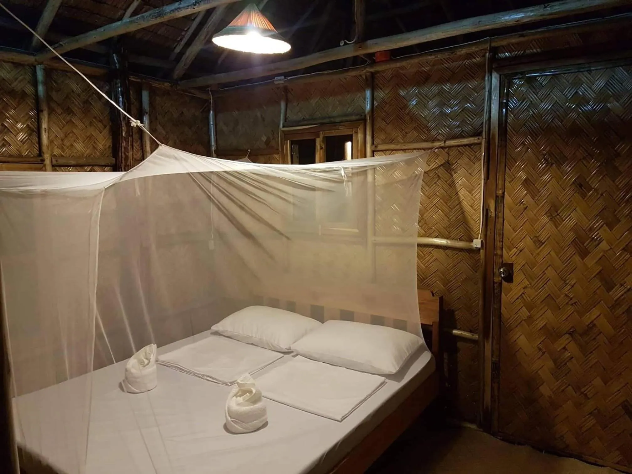 Bed in CXJ Travelers Inn