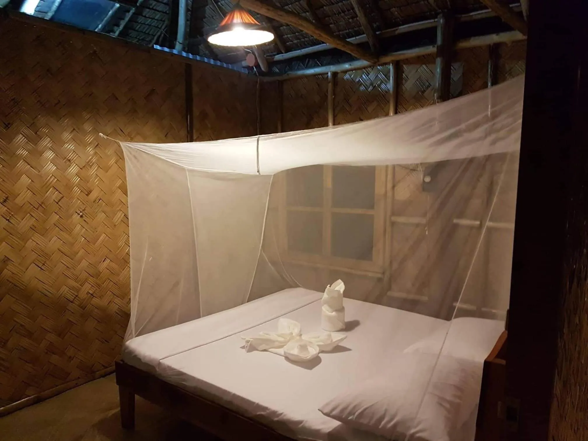 Bed in CXJ Travelers Inn