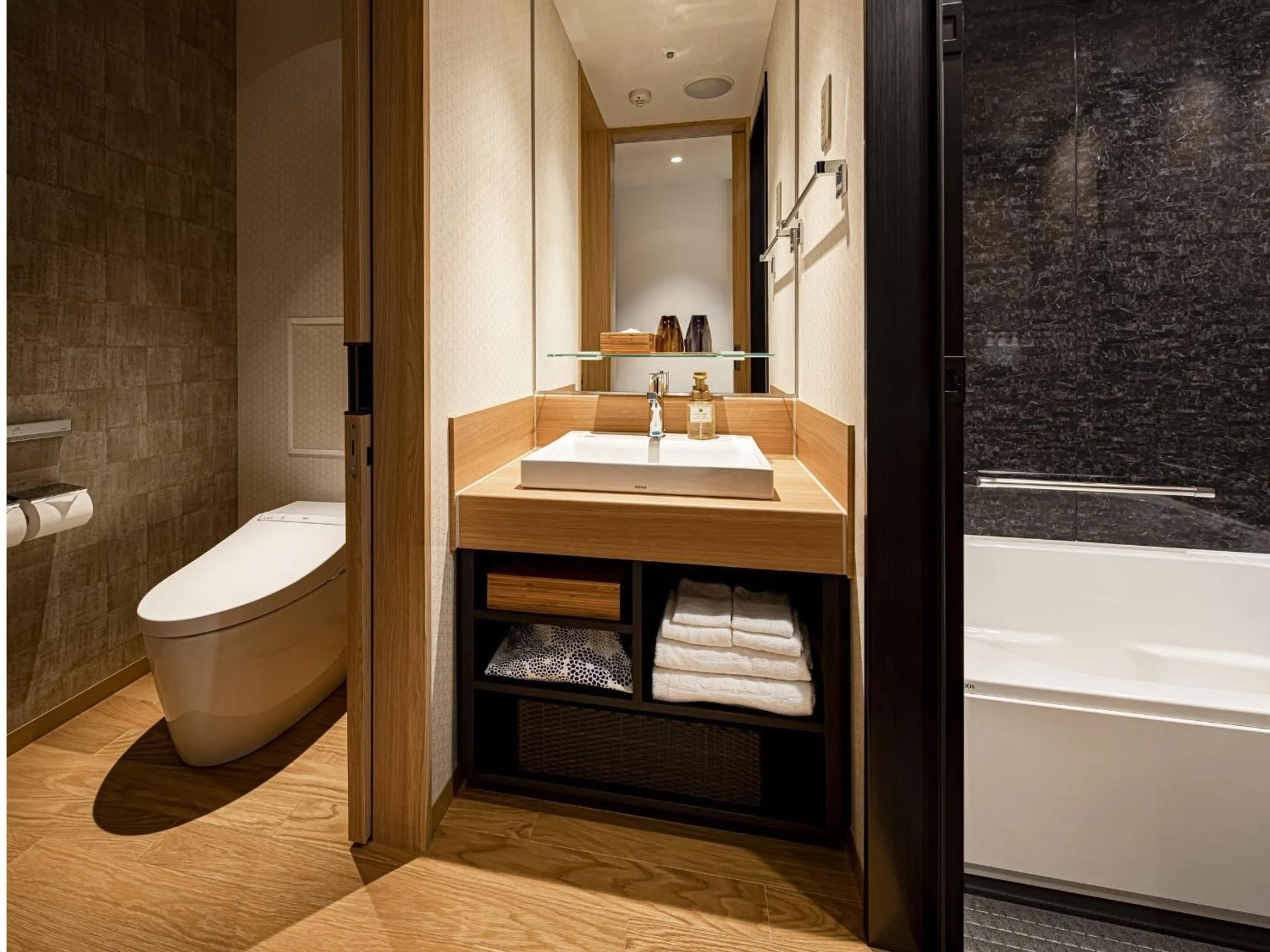 Toilet, Bed in Rihga Gran Kyoto