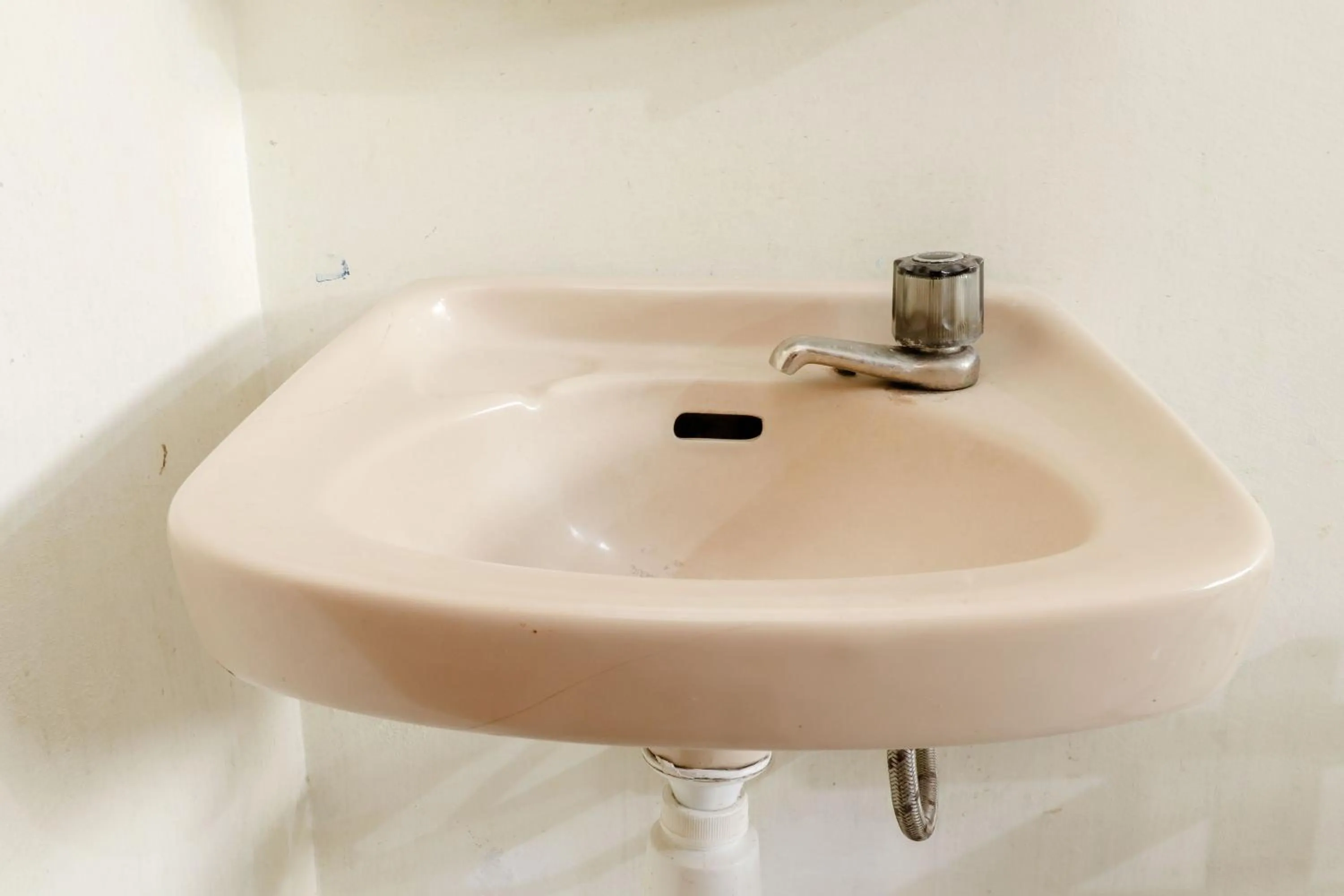 Bathroom in Satriafi Hotel