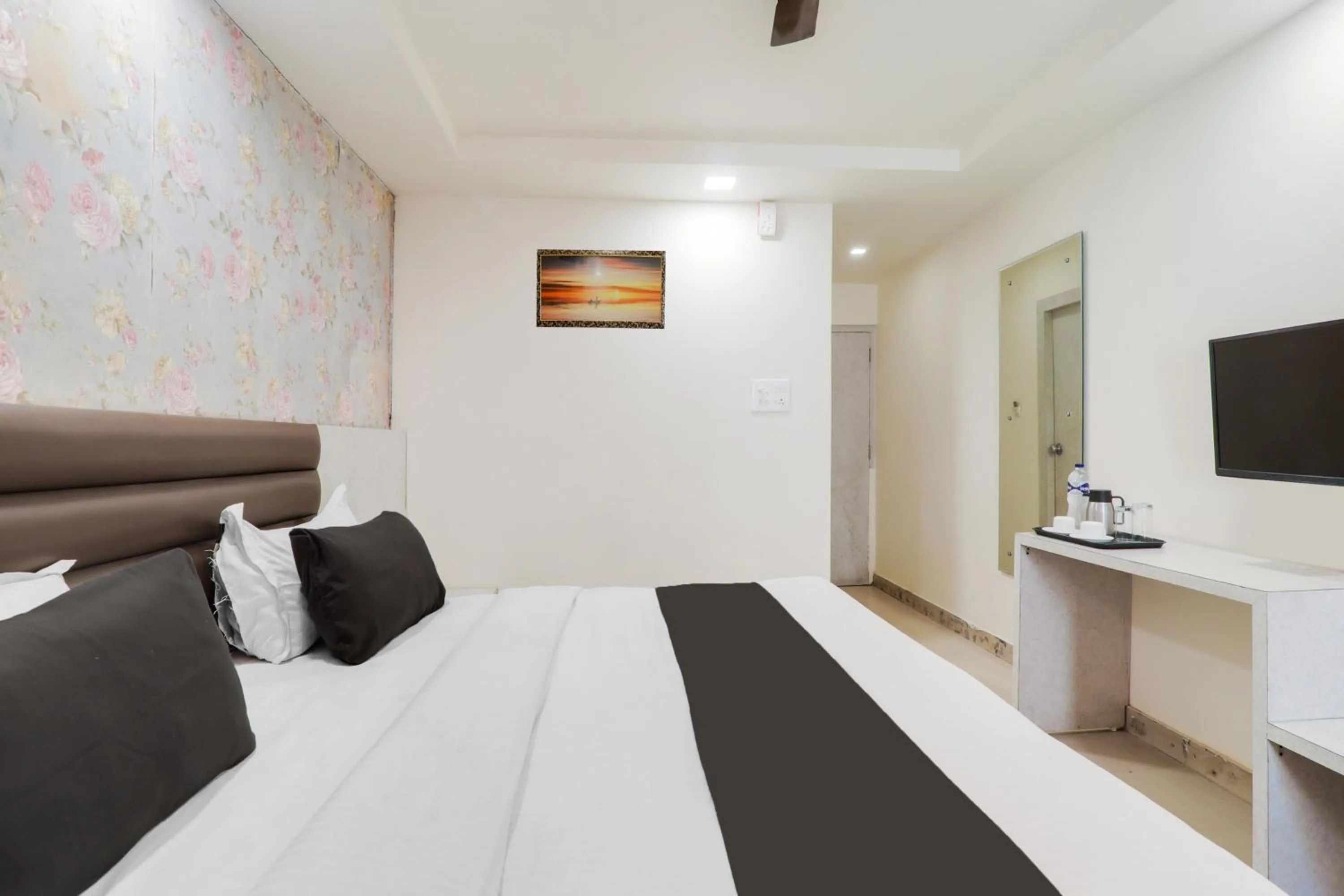 Bedroom, Bed in Collection O Civil Lines Near Old Bus Stand Formerly Imperial