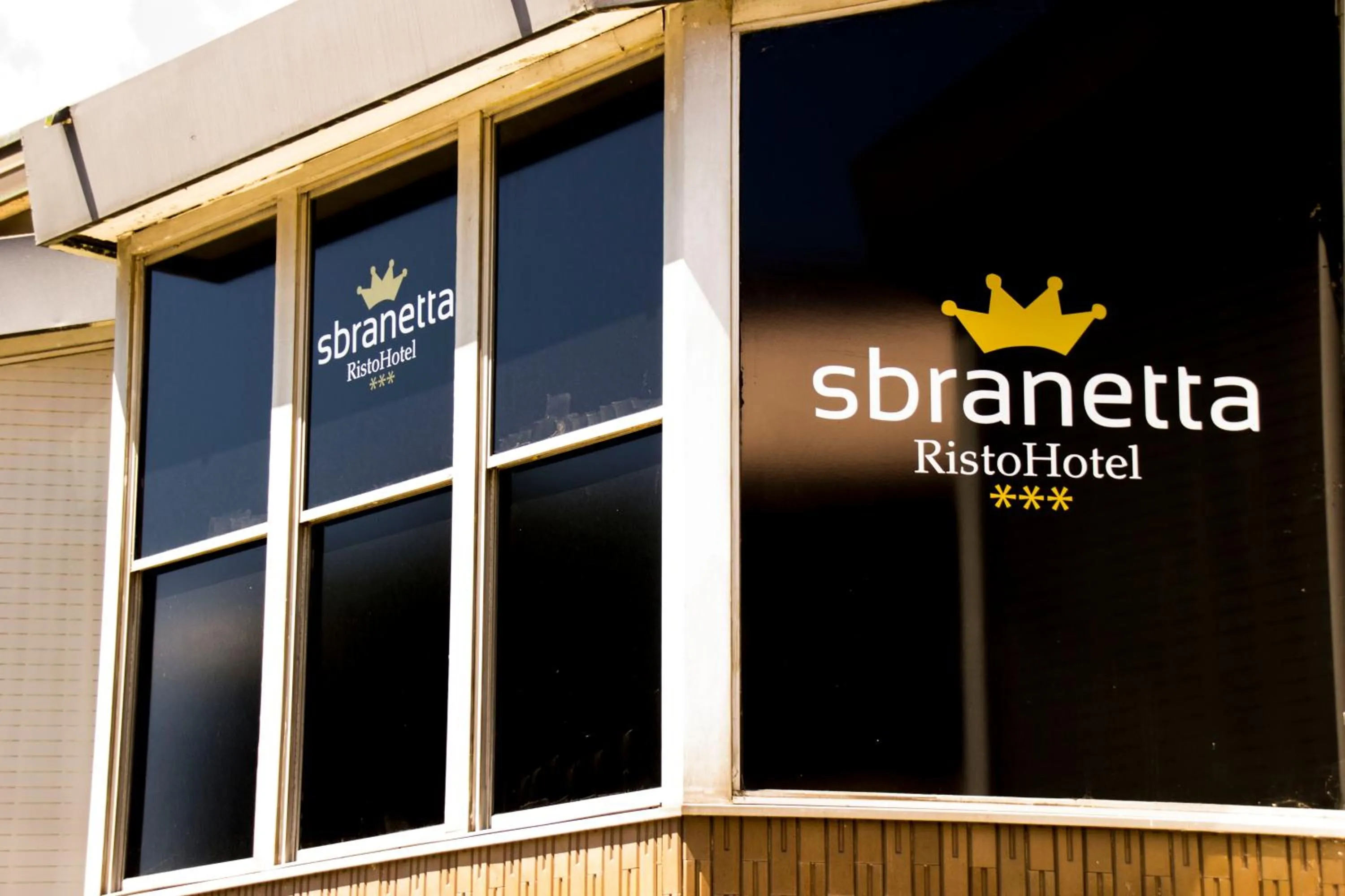 Property building in Hotel Ristorante Sbranetta