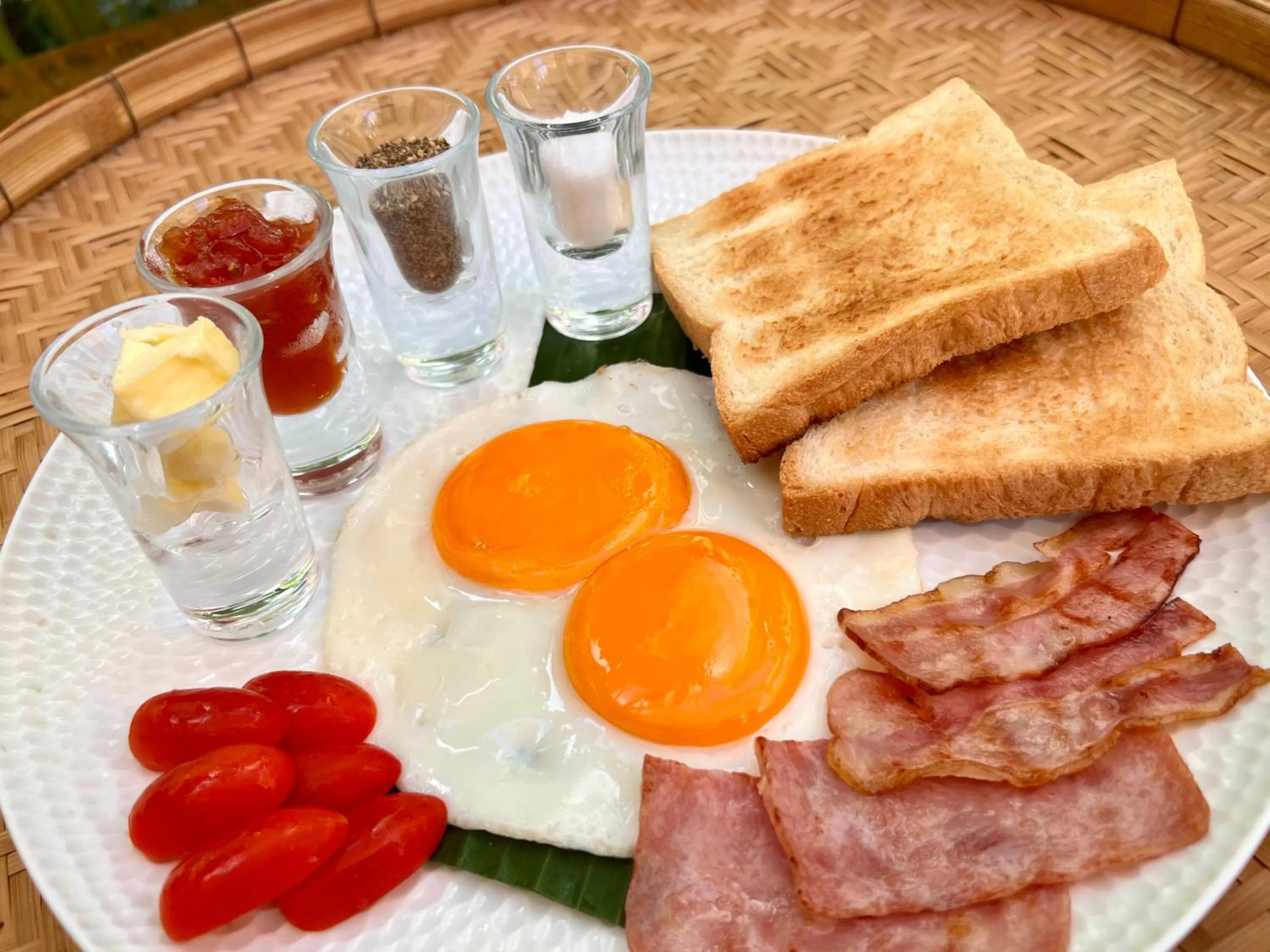 Restaurant/places to eat in Wave-F