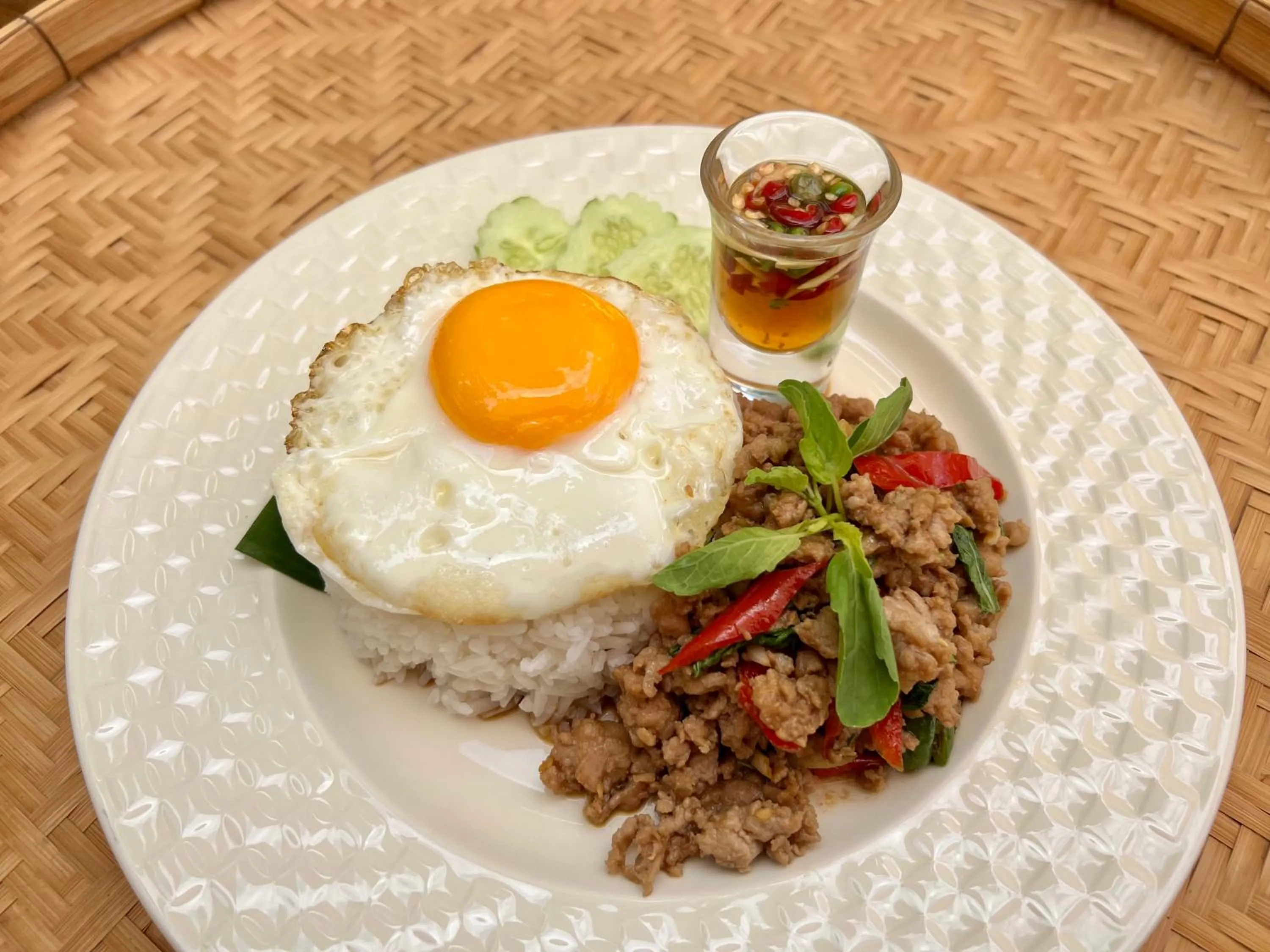 Restaurant/places to eat in Wave-F