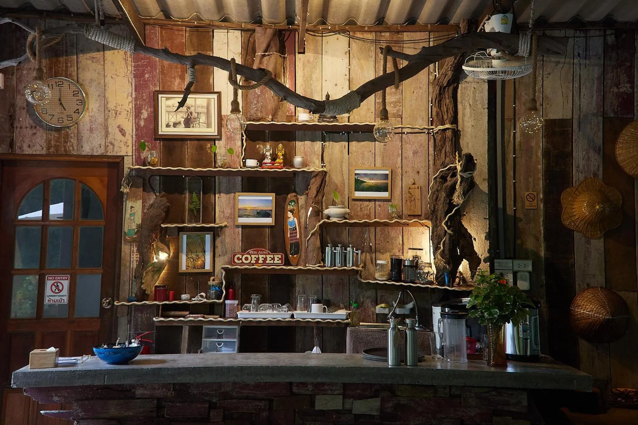 Restaurant/places to eat in Wave-F