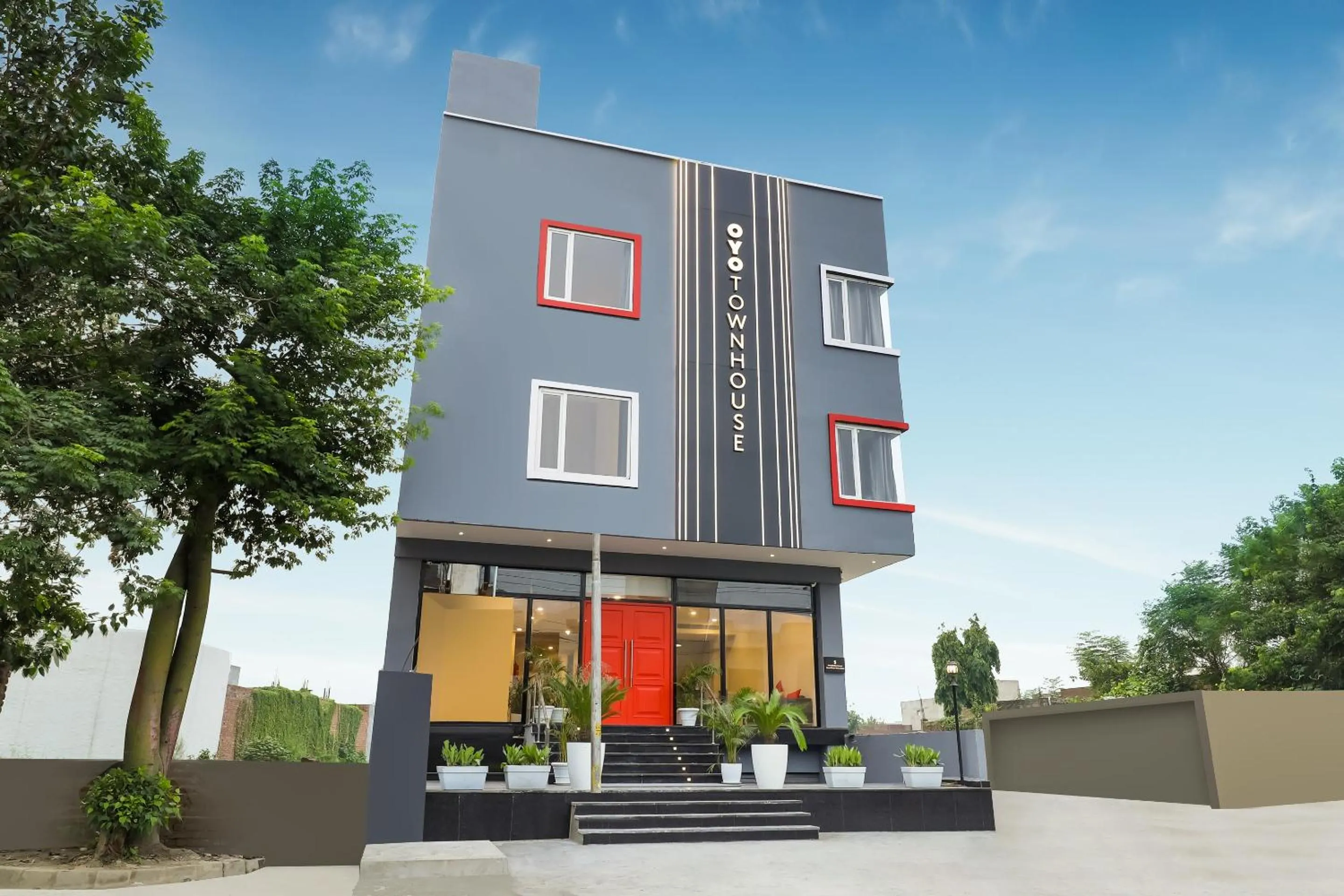 Facade/entrance in Townhouse Golden Avenue Road