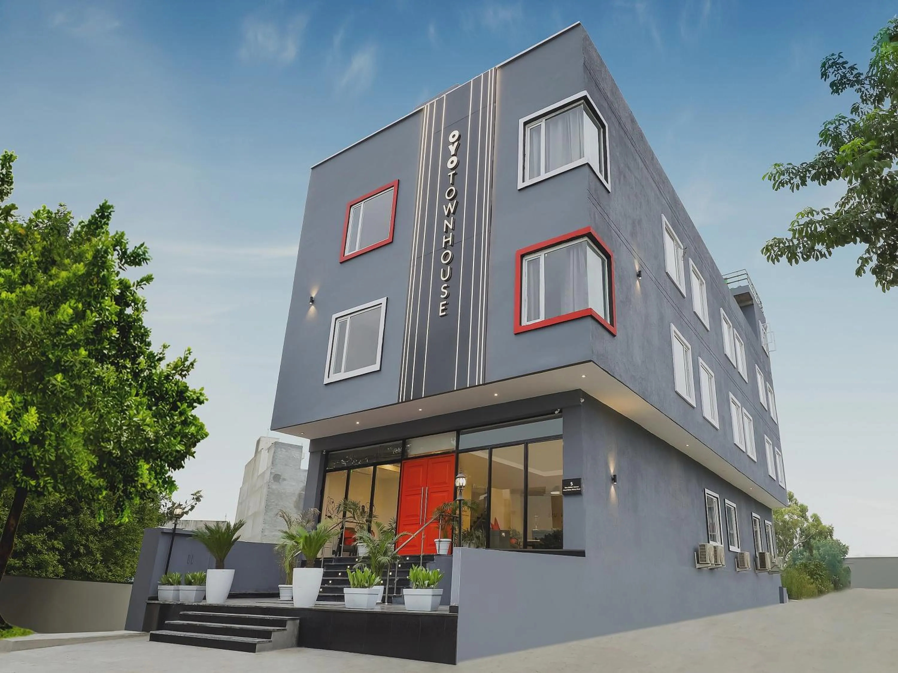 Facade/entrance in Townhouse Golden Avenue Road