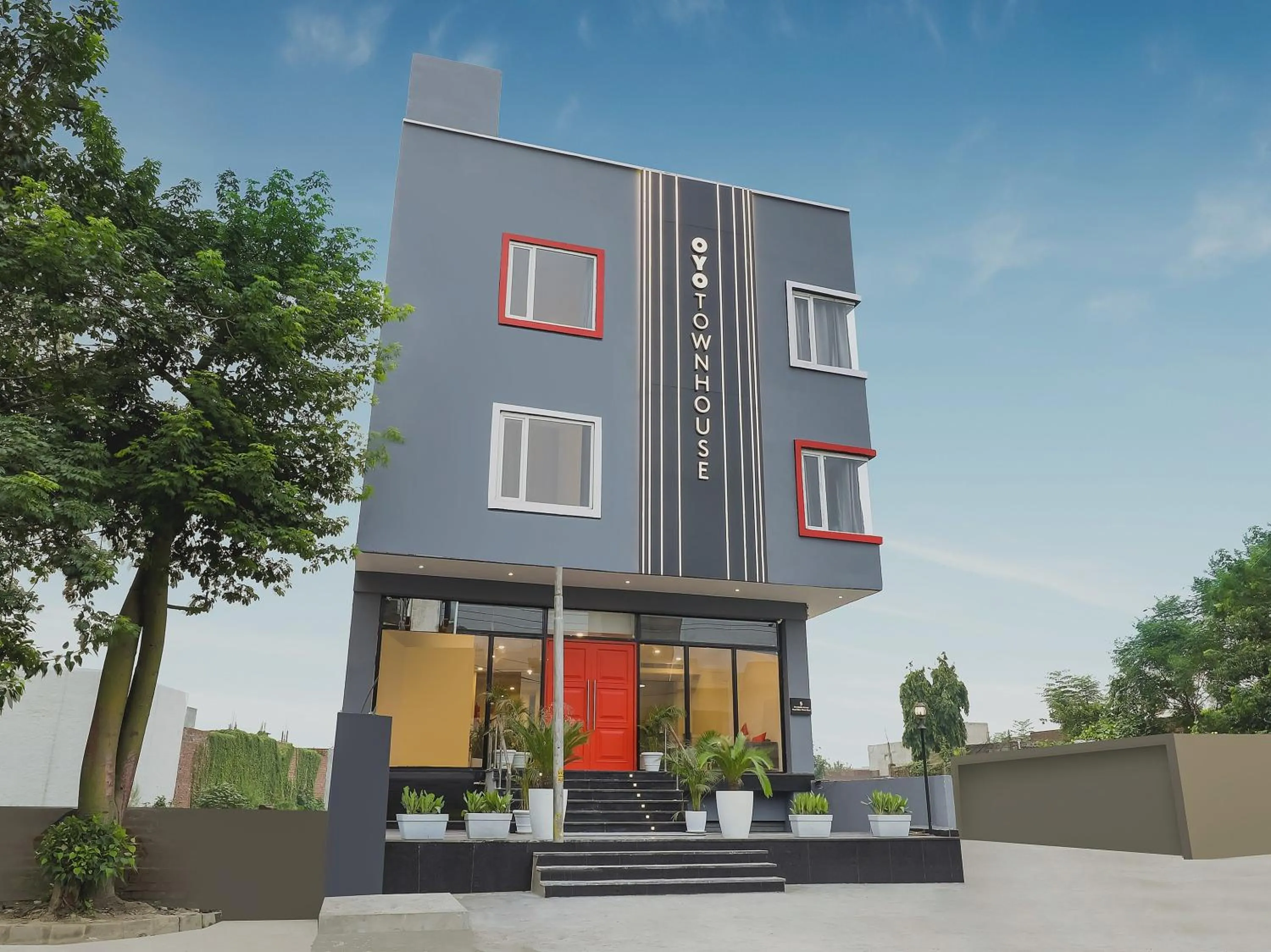 Facade/entrance in Townhouse Golden Avenue Road