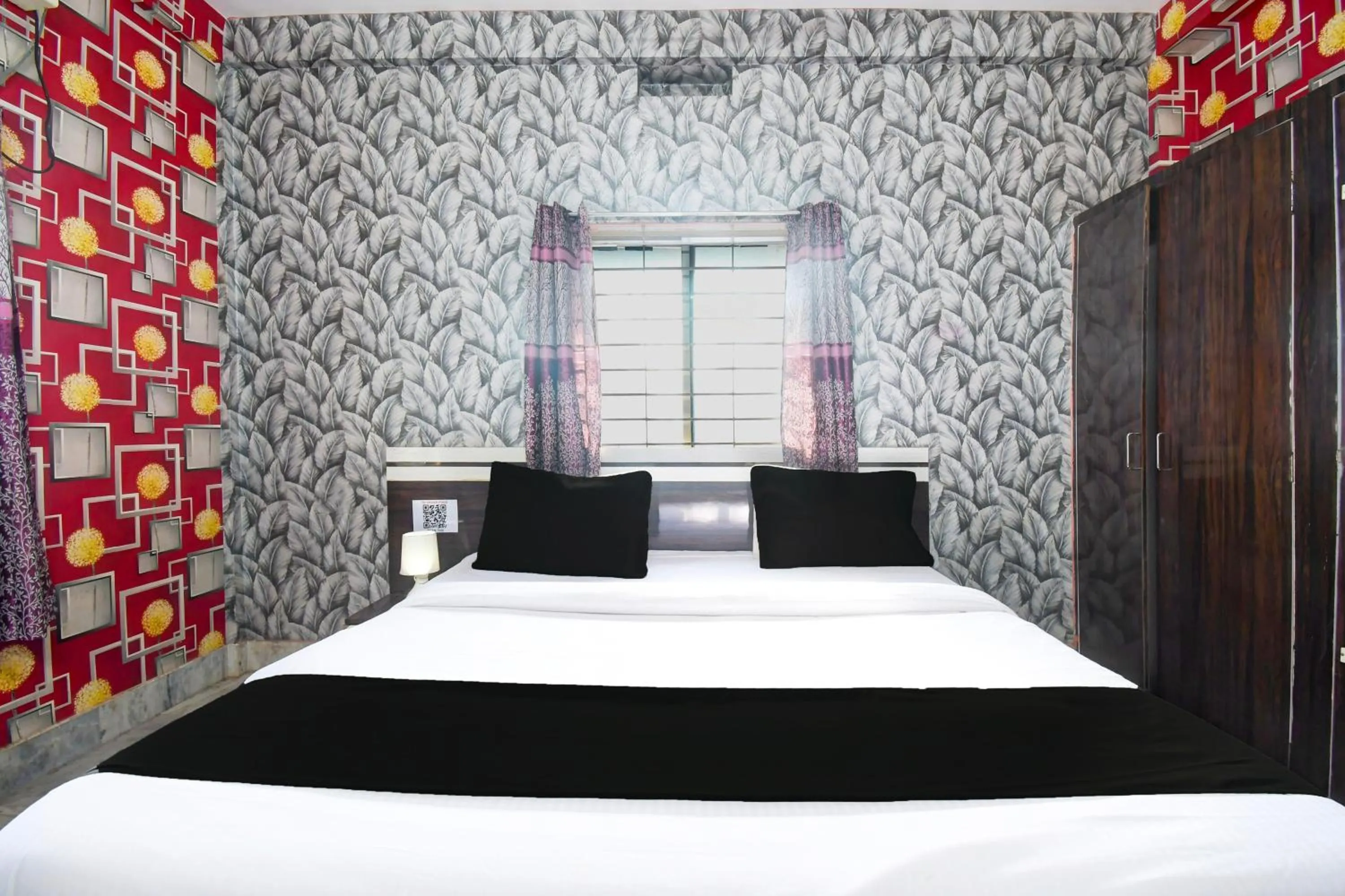 Bedroom, Bed in Hotel O Sawan INN