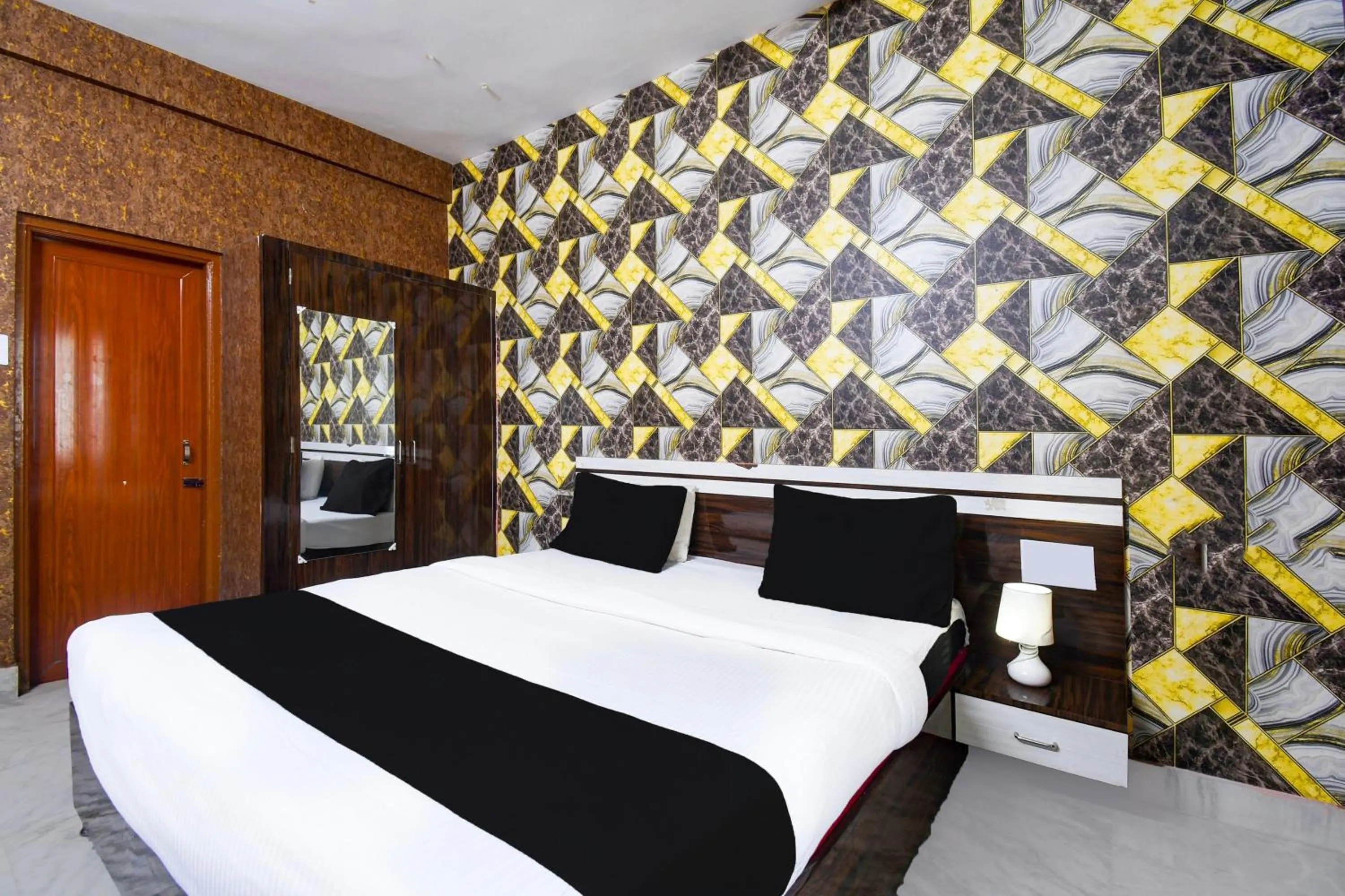 Bedroom, Bed in Hotel O Sawan INN