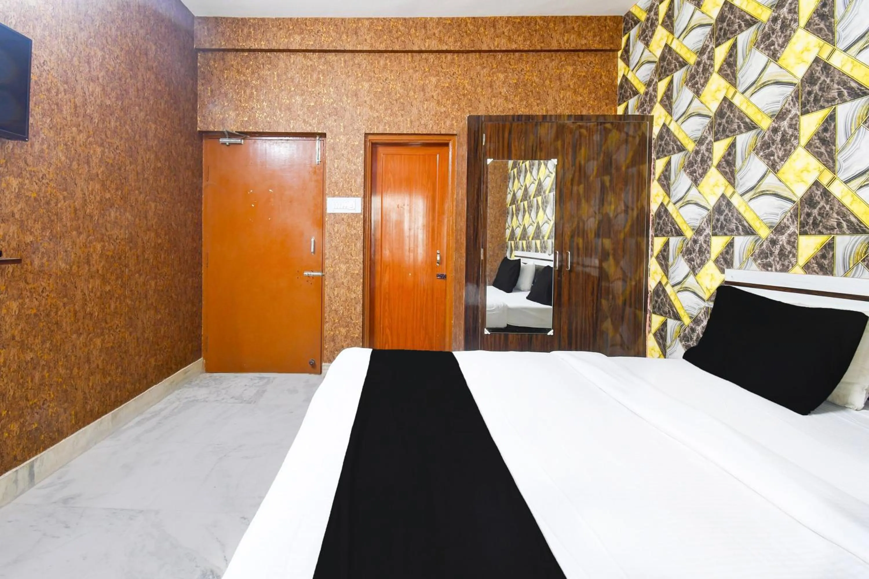 Bedroom, Bed in Hotel O Sawan INN