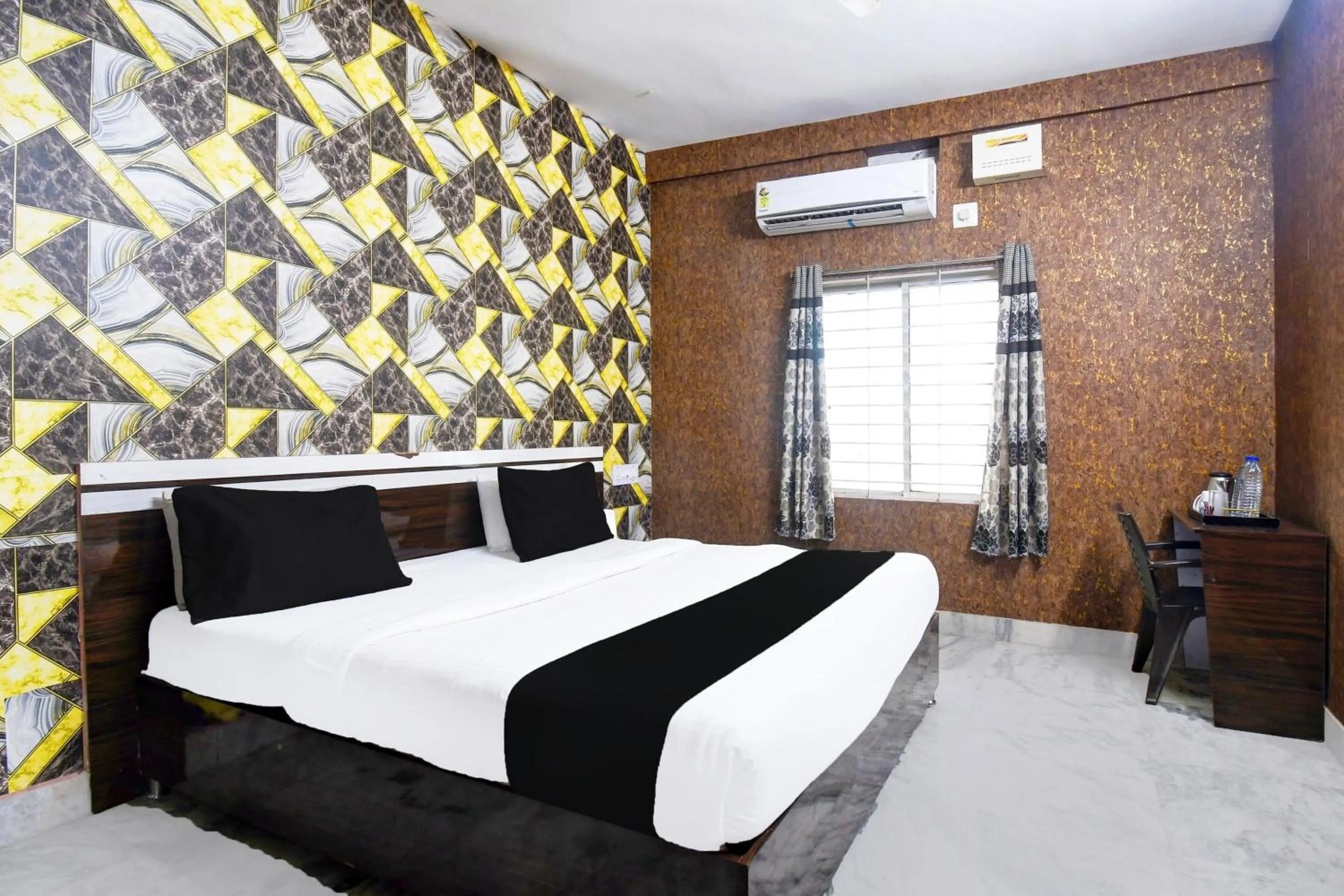 Bedroom, Bed in Hotel O Sawan INN