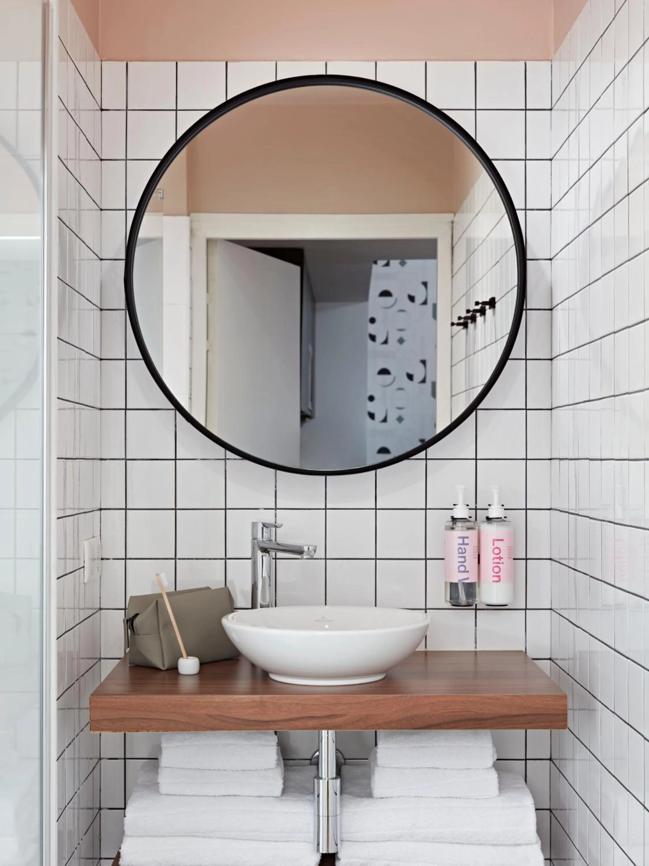 Bathroom in YAYS Paris Issy by Numa