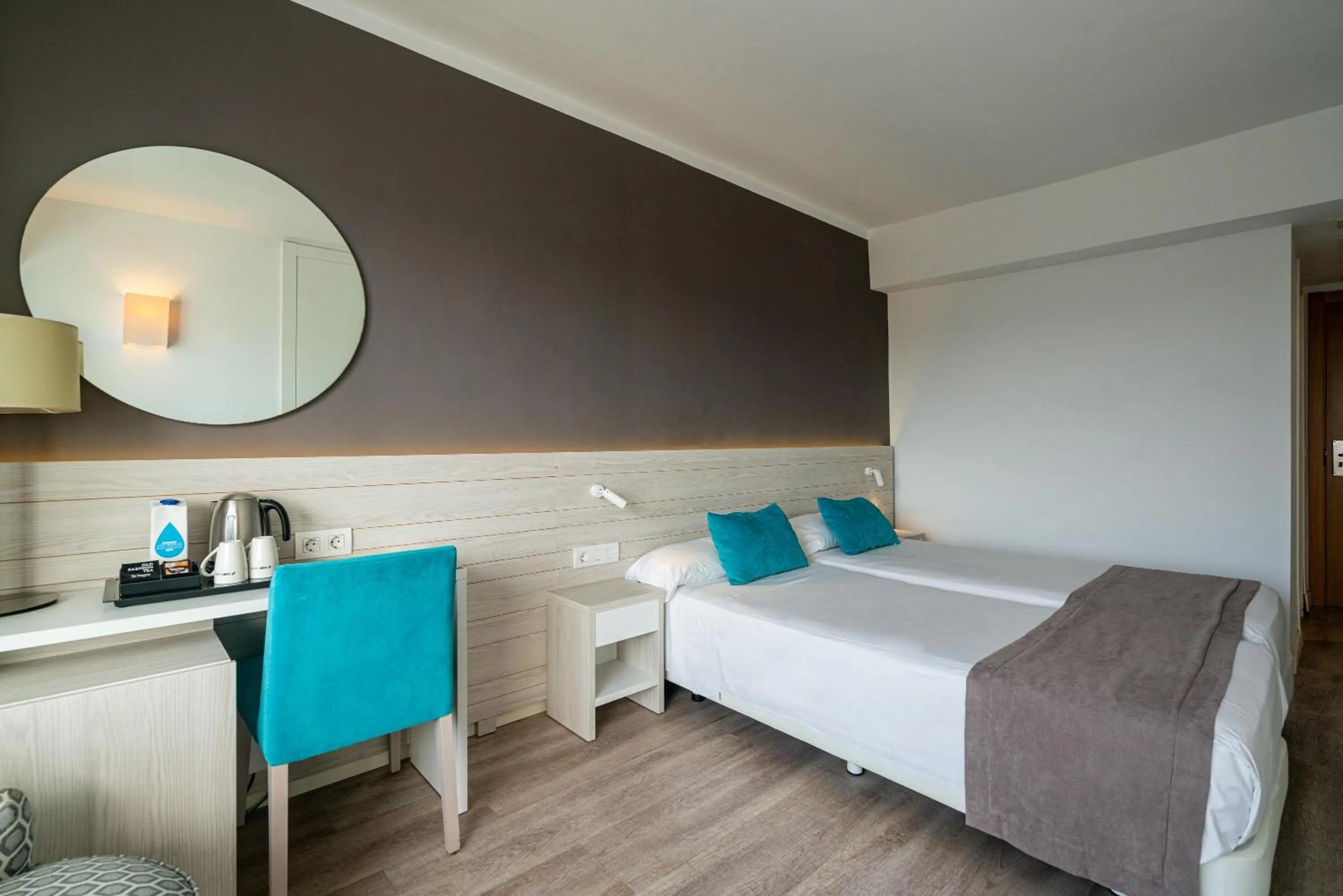 Bathroom, Bed in THB Niágara - Adults Only