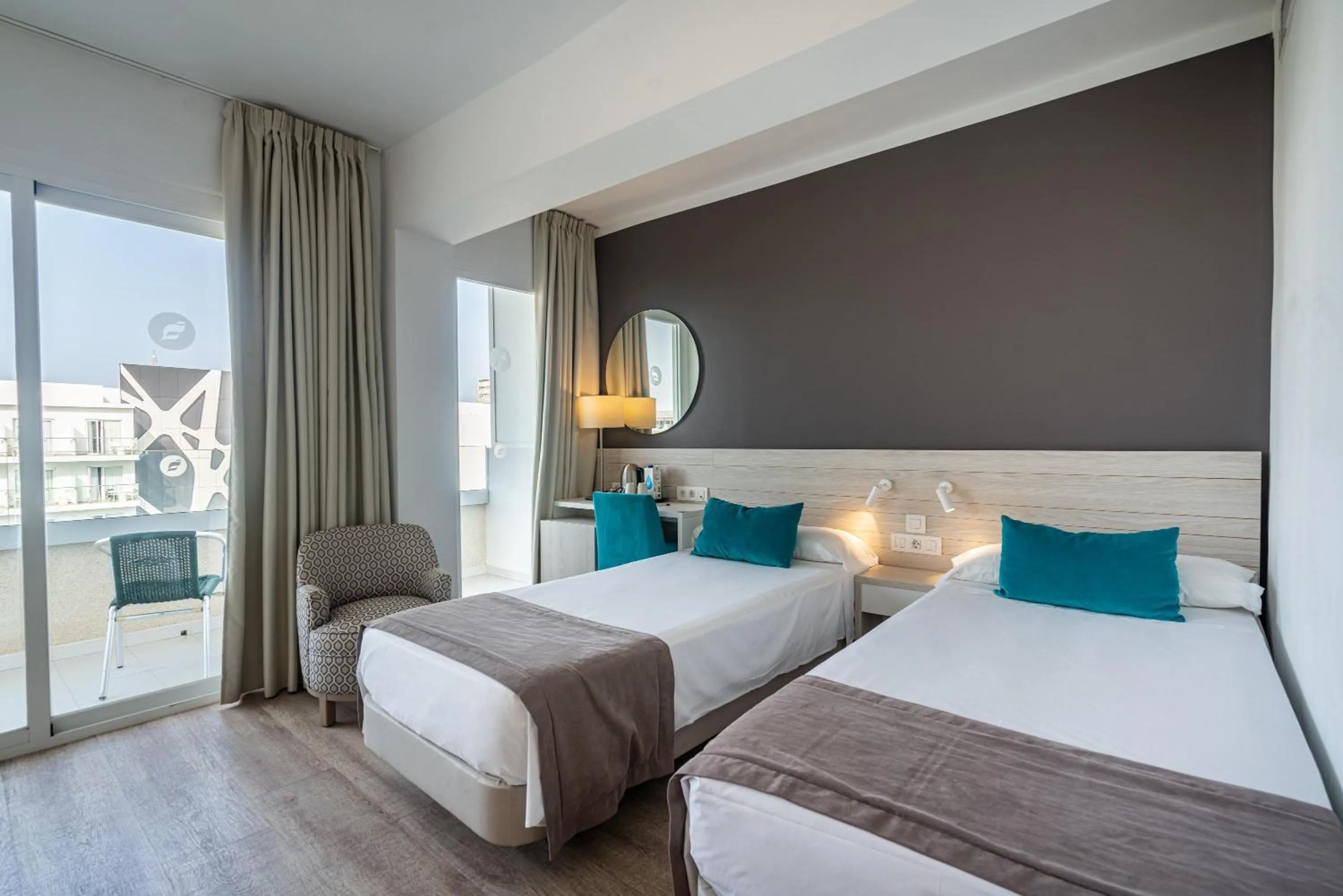 Photo of the whole room, Bed in THB Niágara - Adults Only