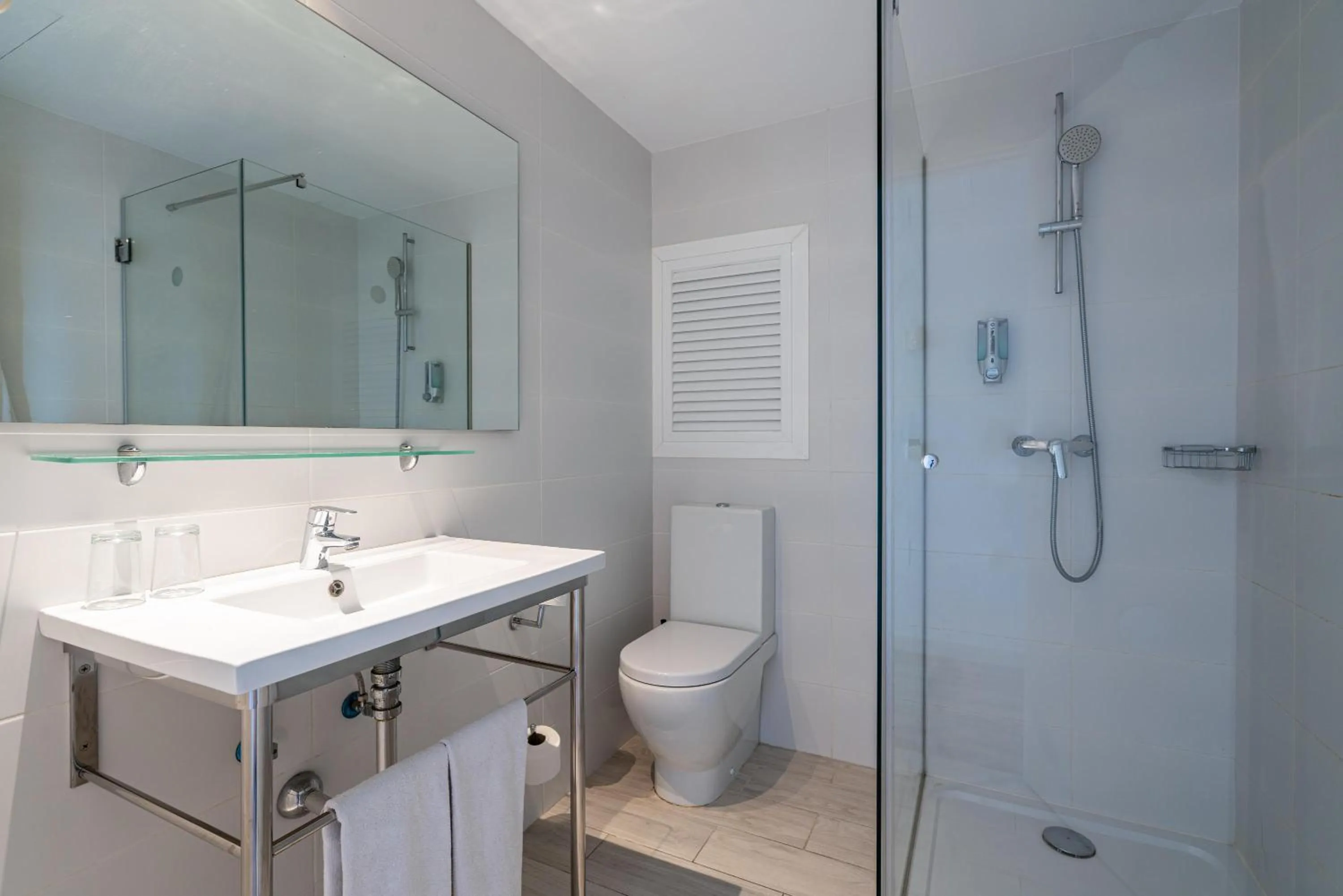 Shower in THB Niágara - Adults Only