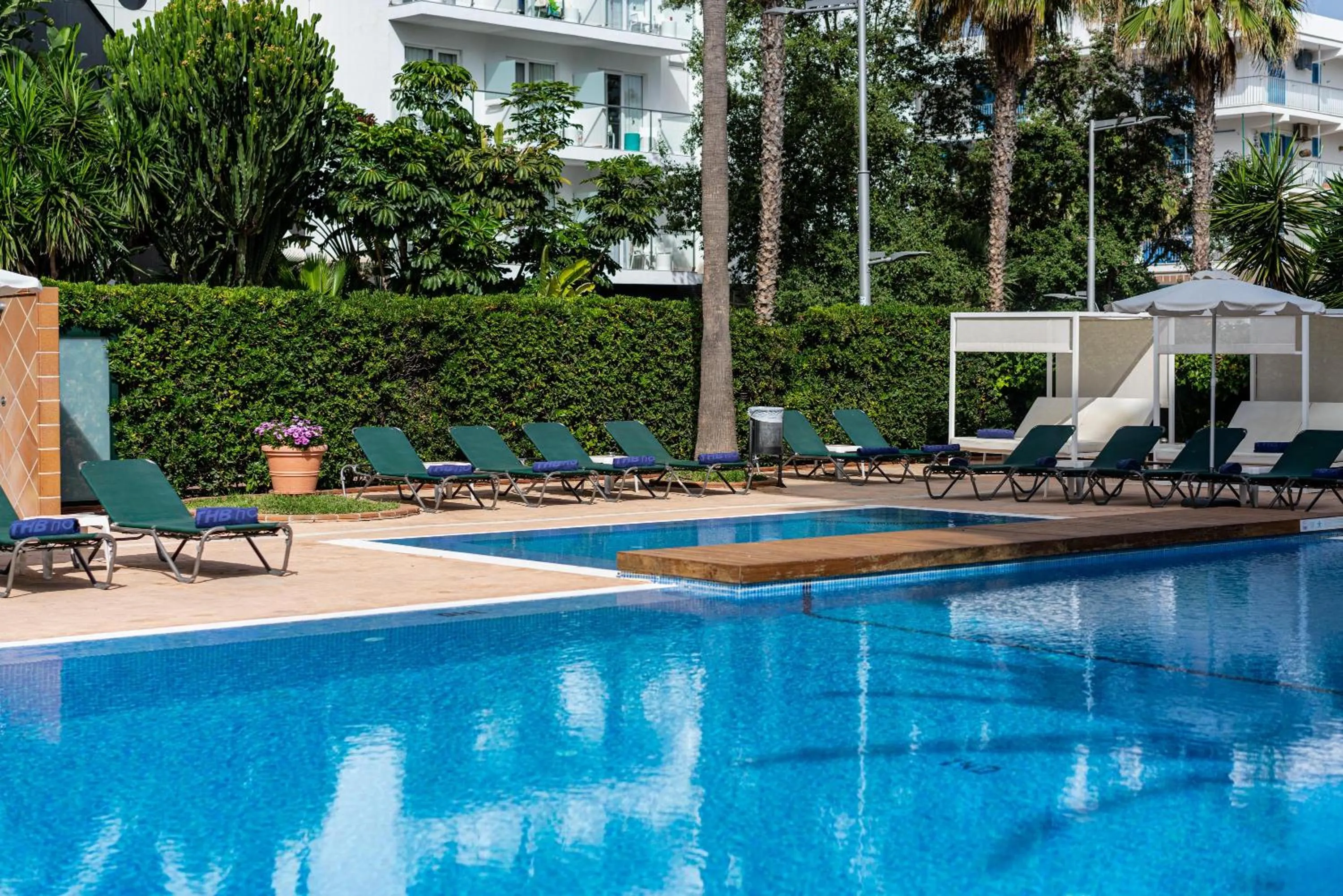 Swimming pool in THB Niágara - Adults Only