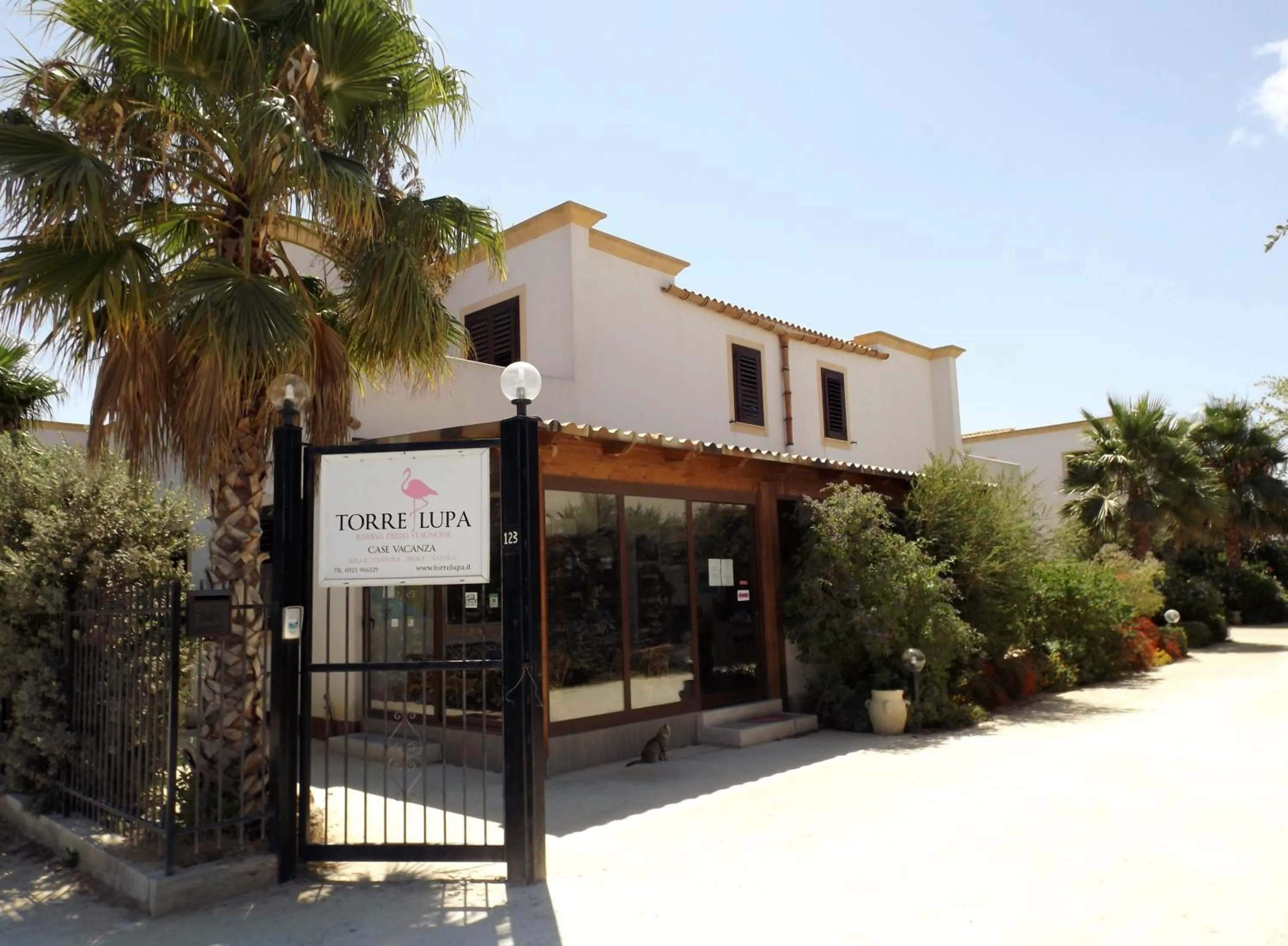 Lobby or reception in Case Vacanza Torre Lupa