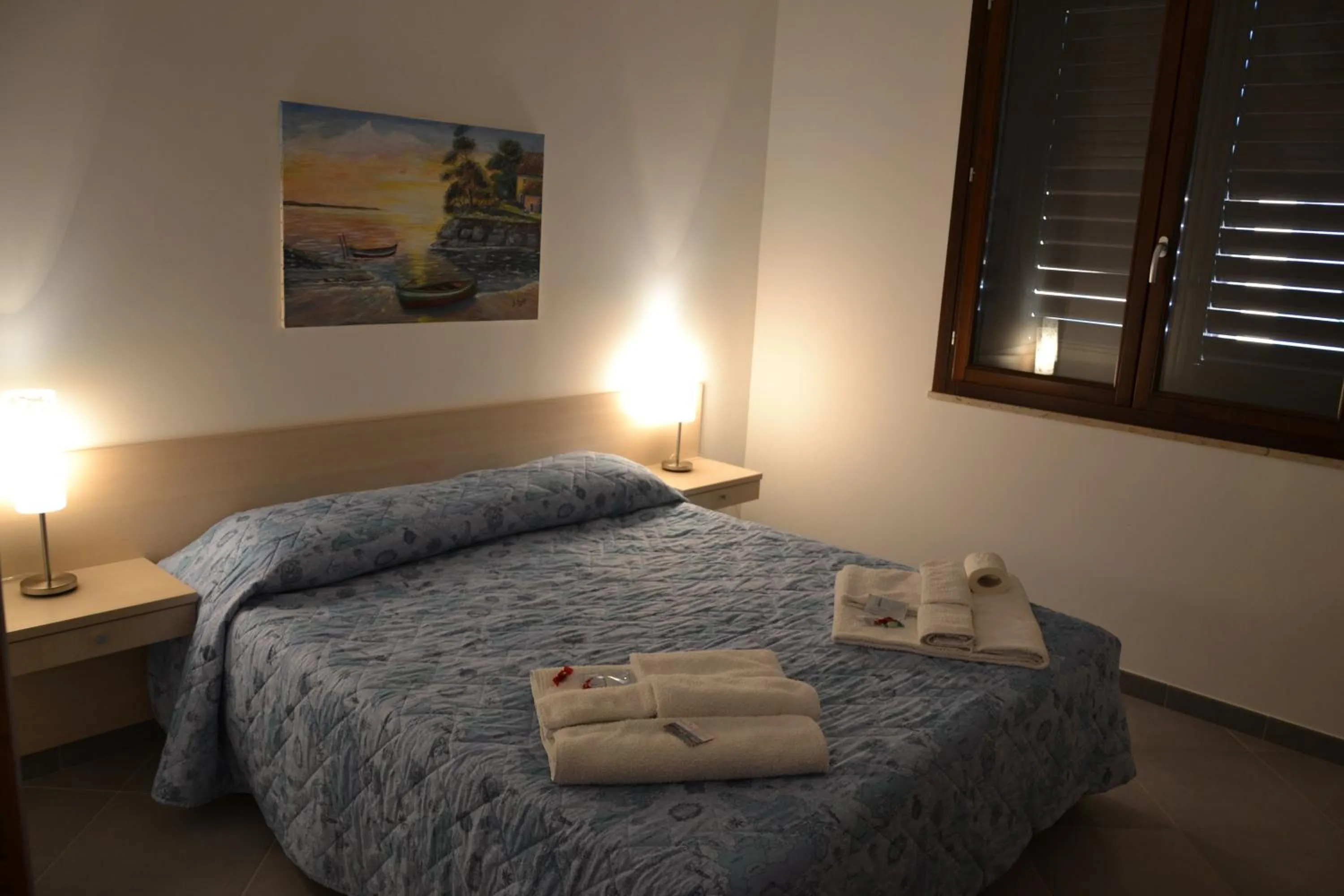 Photo of the whole room, Bed in Case Vacanza Torre Lupa