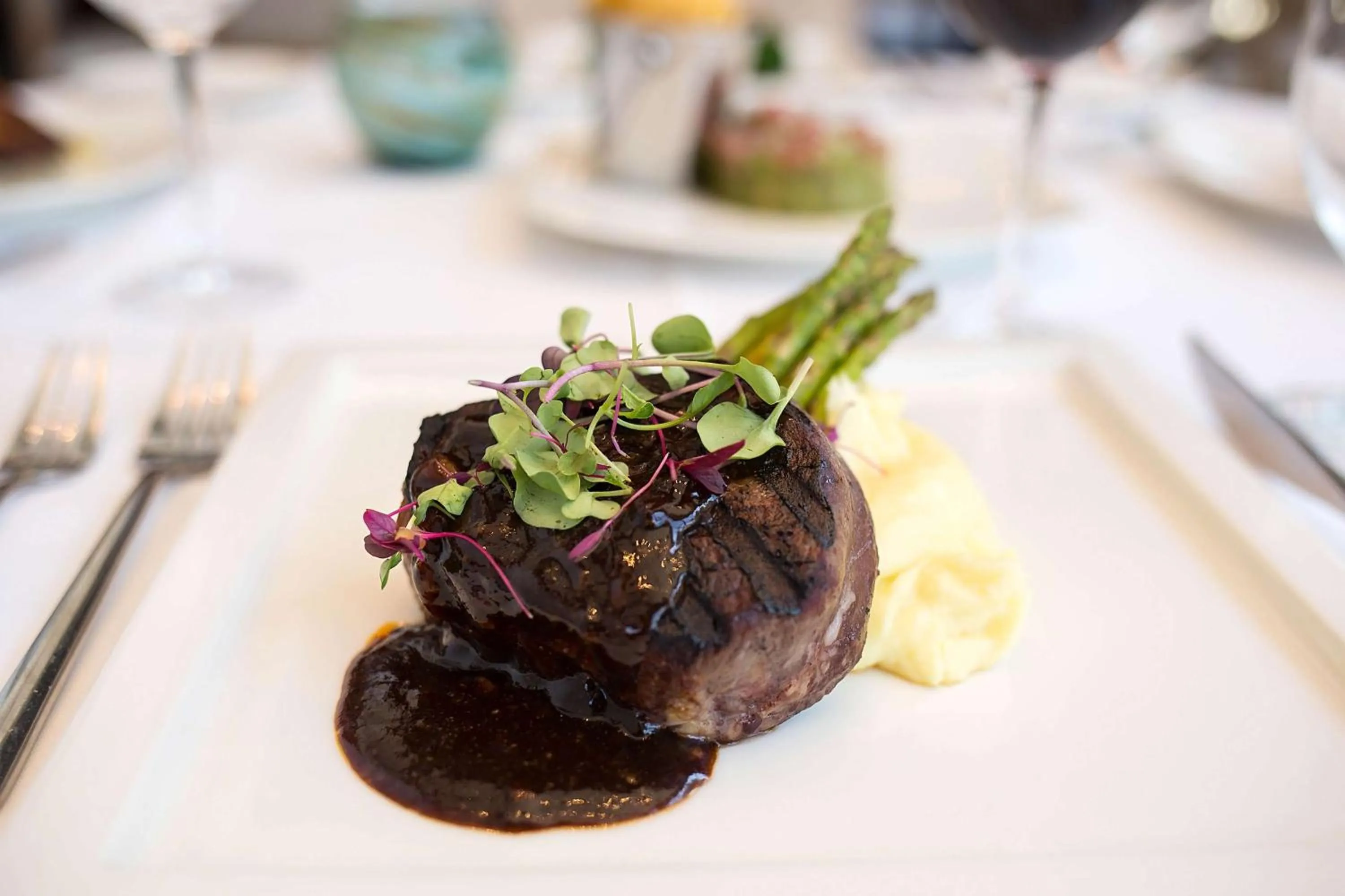 Dining area in Waterstone Resort & Marina Boca Raton, Curio Collection by Hilton