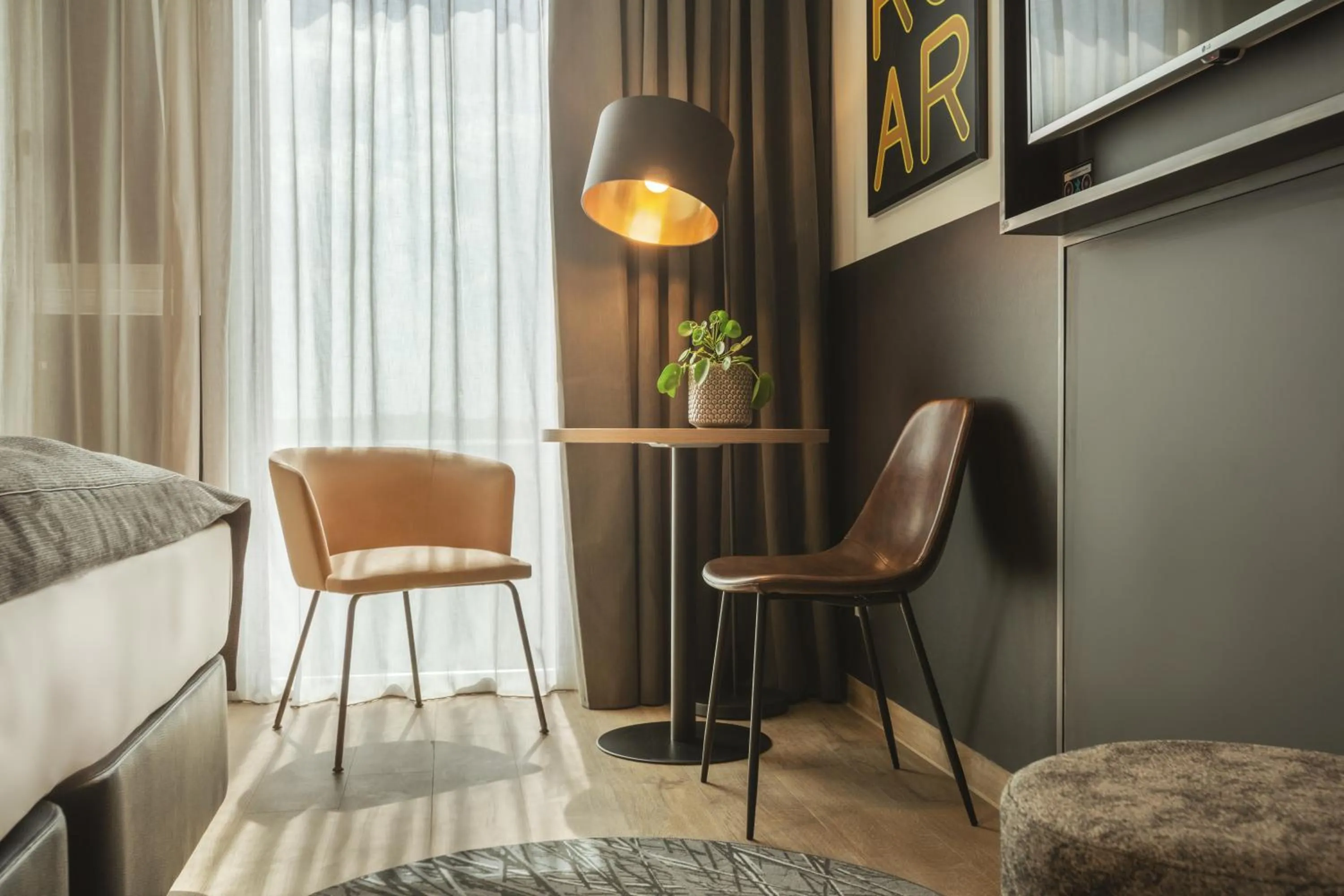 TV and multimedia, Bed in Holiday Inn - the niu, Leo Nuremberg by IHG