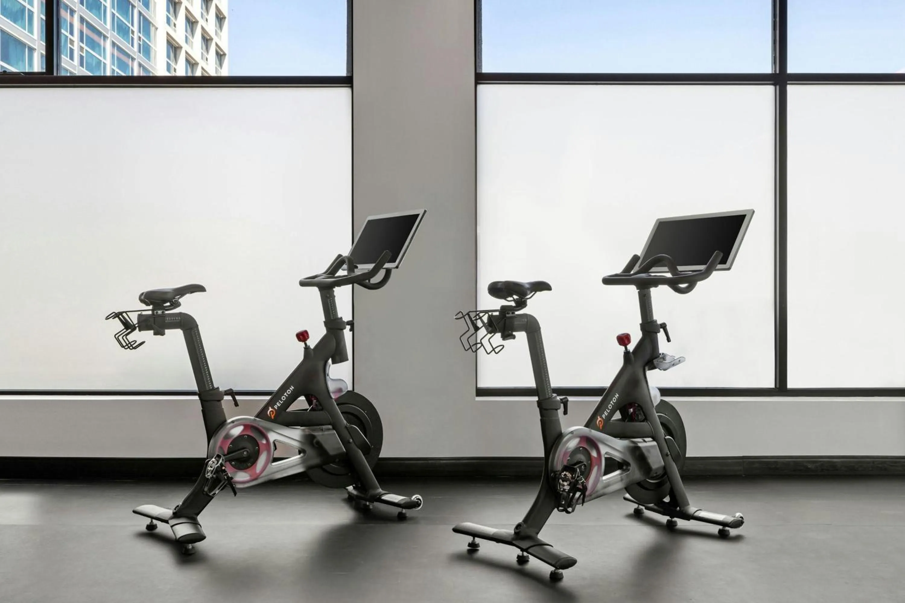 Fitness centre/facilities in Renaissance Newark Airport Hotel