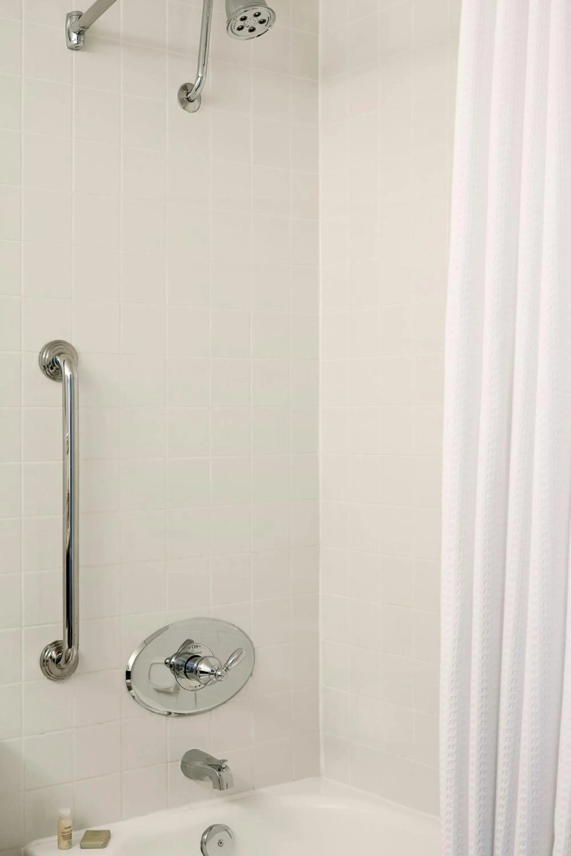 Bathroom in Renaissance Newark Airport Hotel