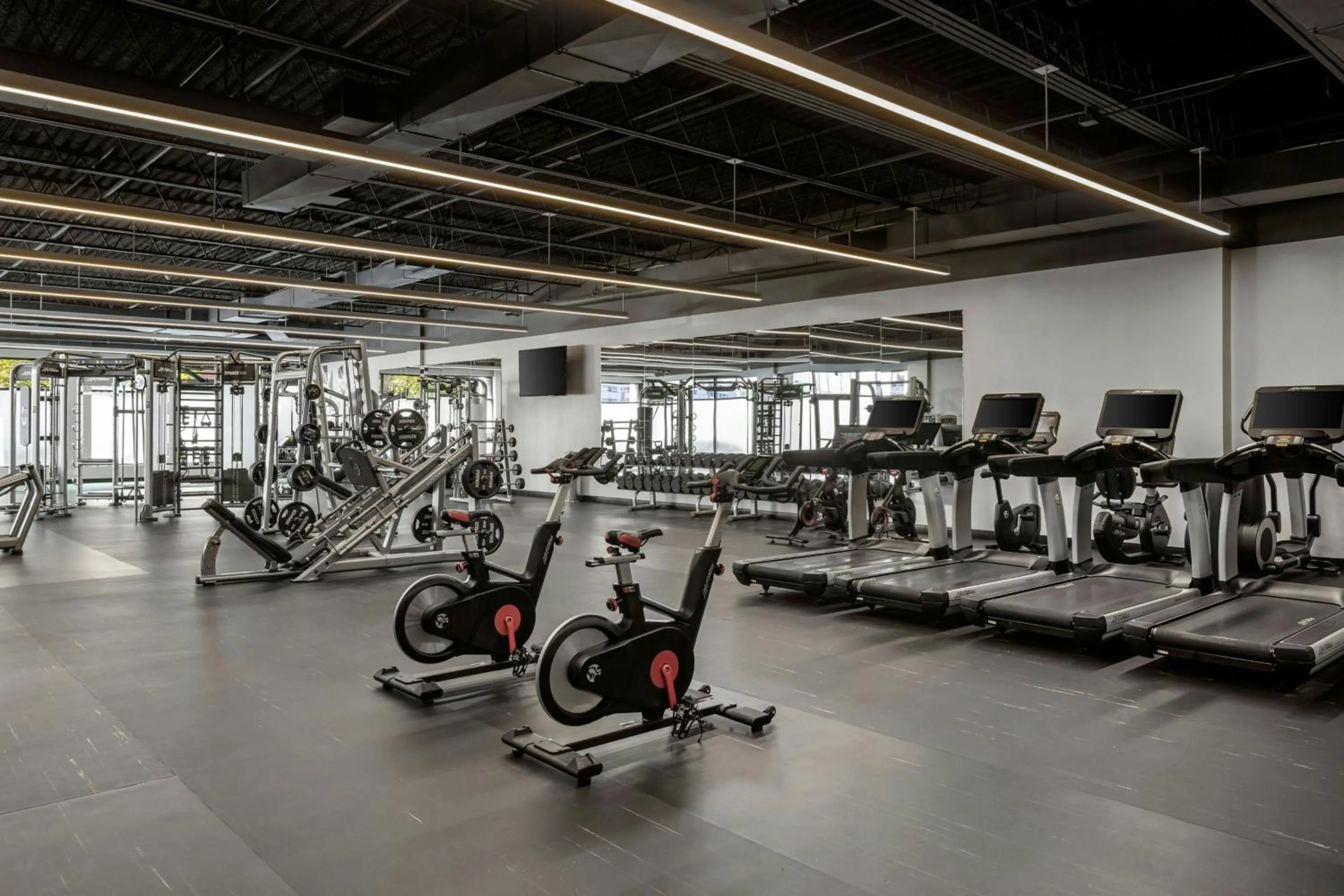 Fitness centre/facilities in Renaissance Newark Airport Hotel