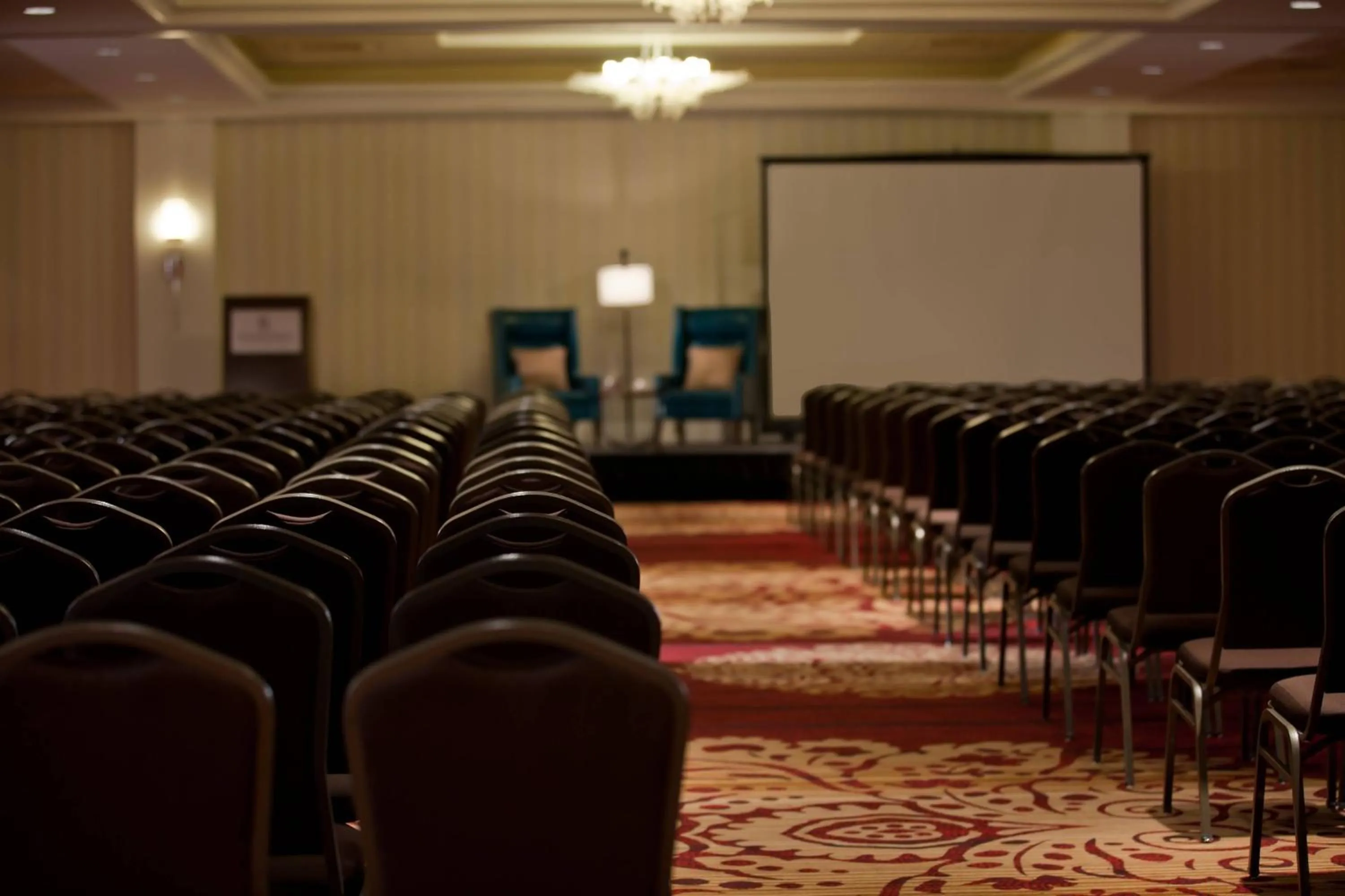 Meeting/conference room in Renaissance Newark Airport Hotel