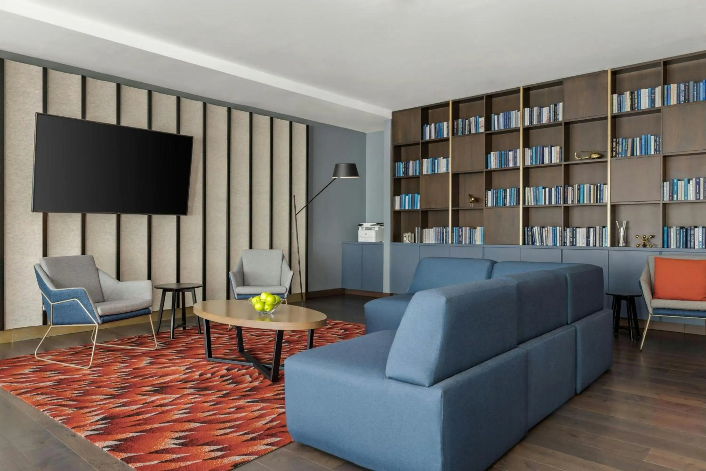 Lounge or bar in Renaissance Newark Airport Hotel