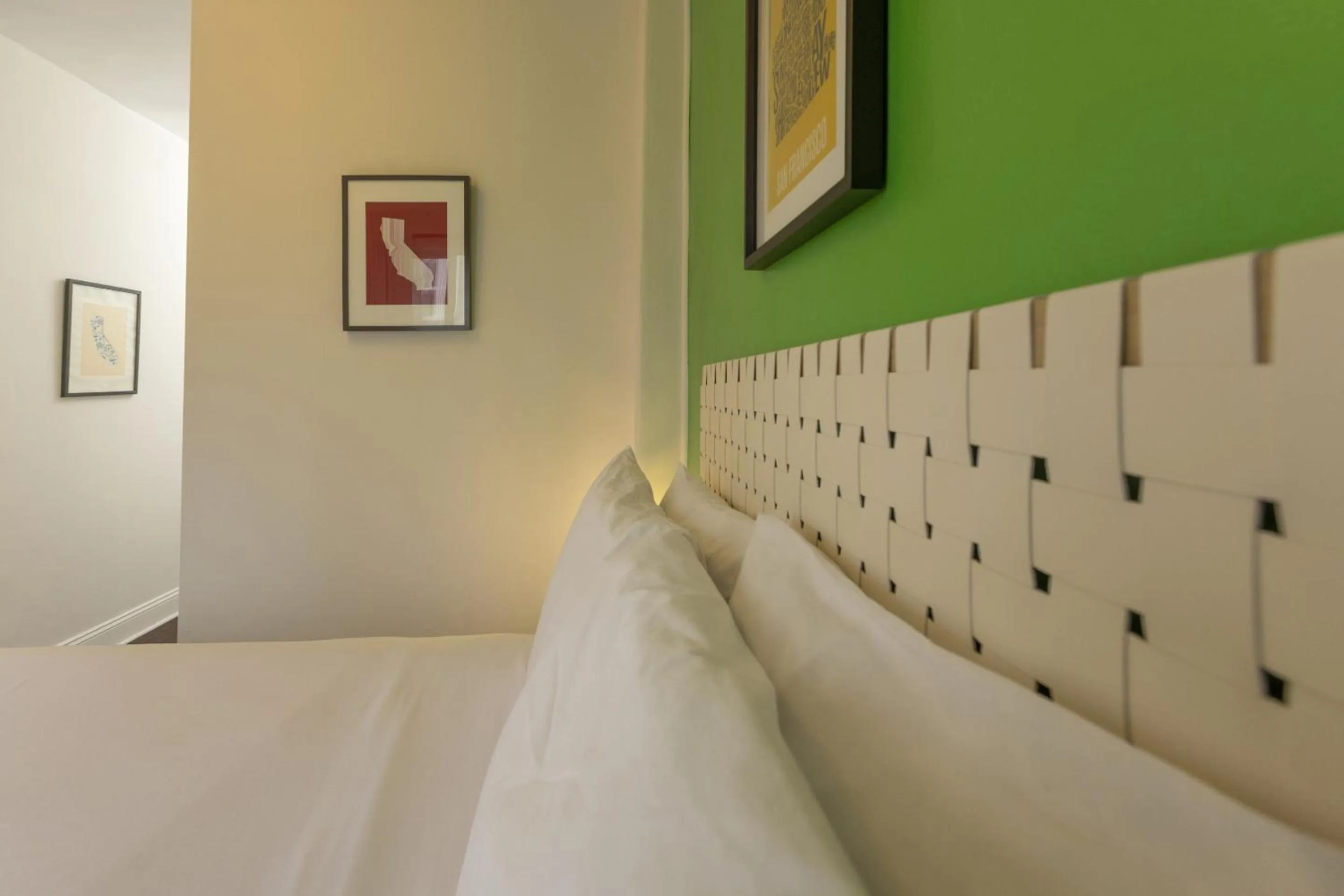 Bedroom, Bed in Edwardian Hotel