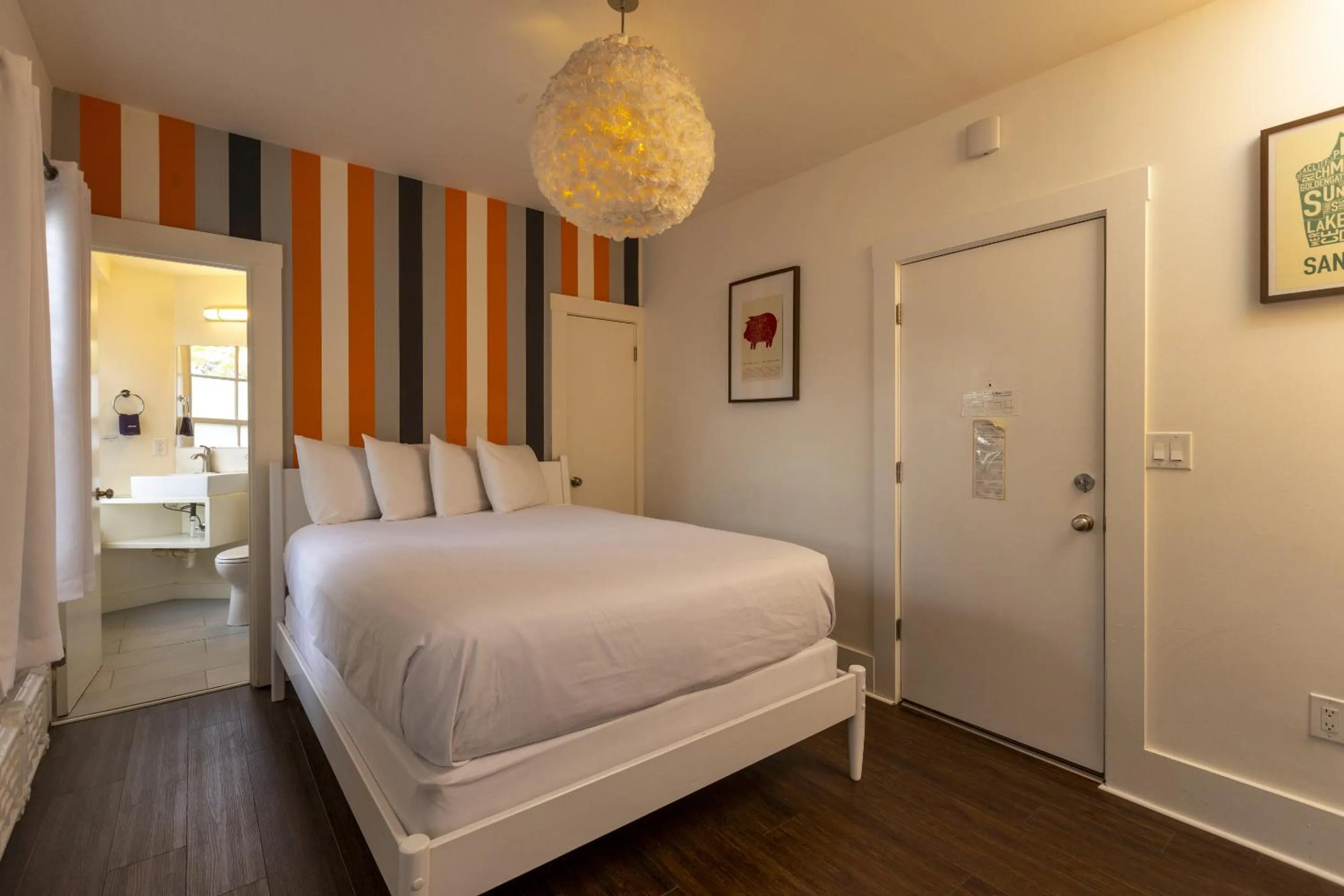 Bedroom, Bed in Edwardian Hotel