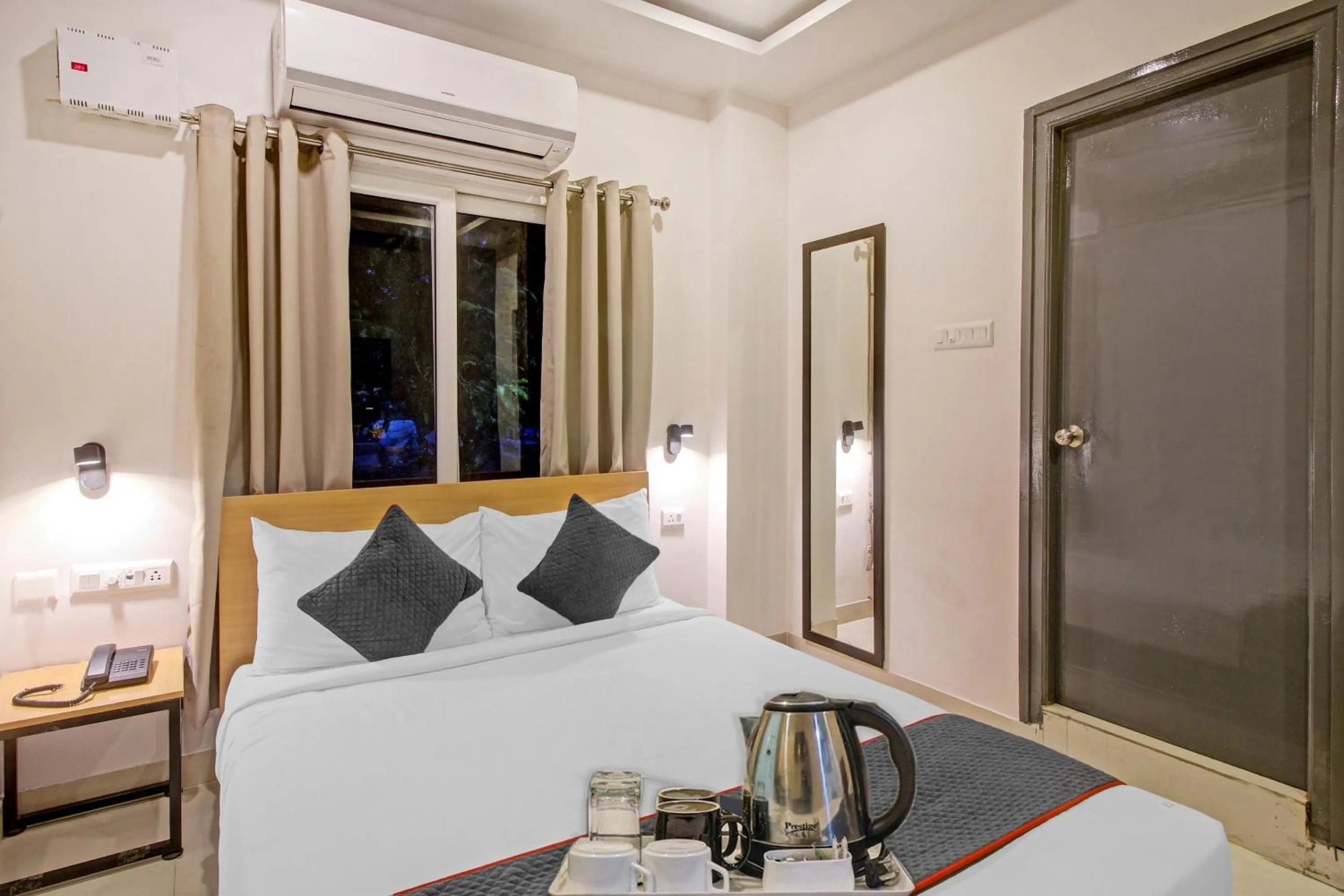 Bedroom, Bed in Super Hotel O SS Skyline