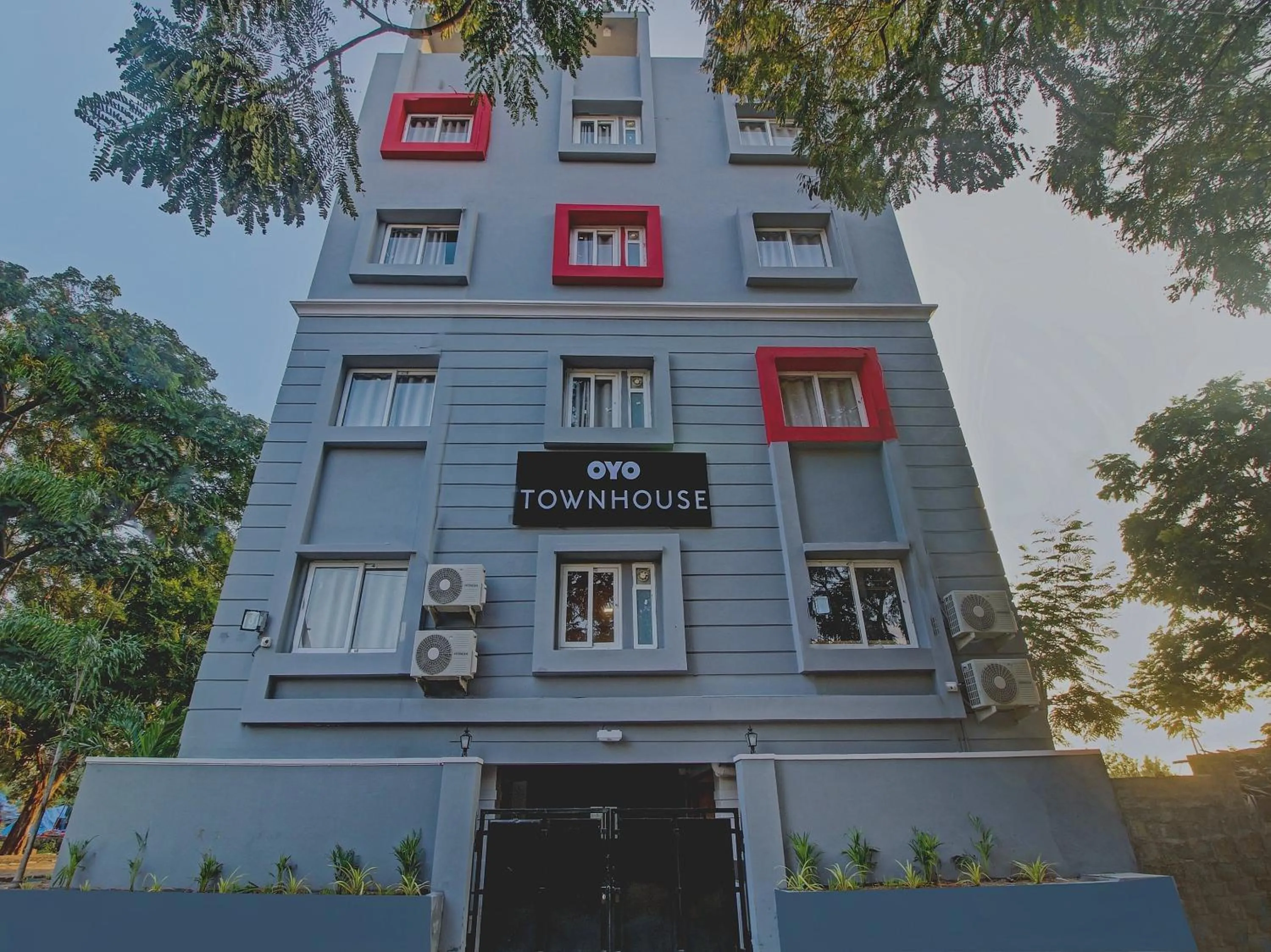 Facade/entrance in Hotel O SS Skyline