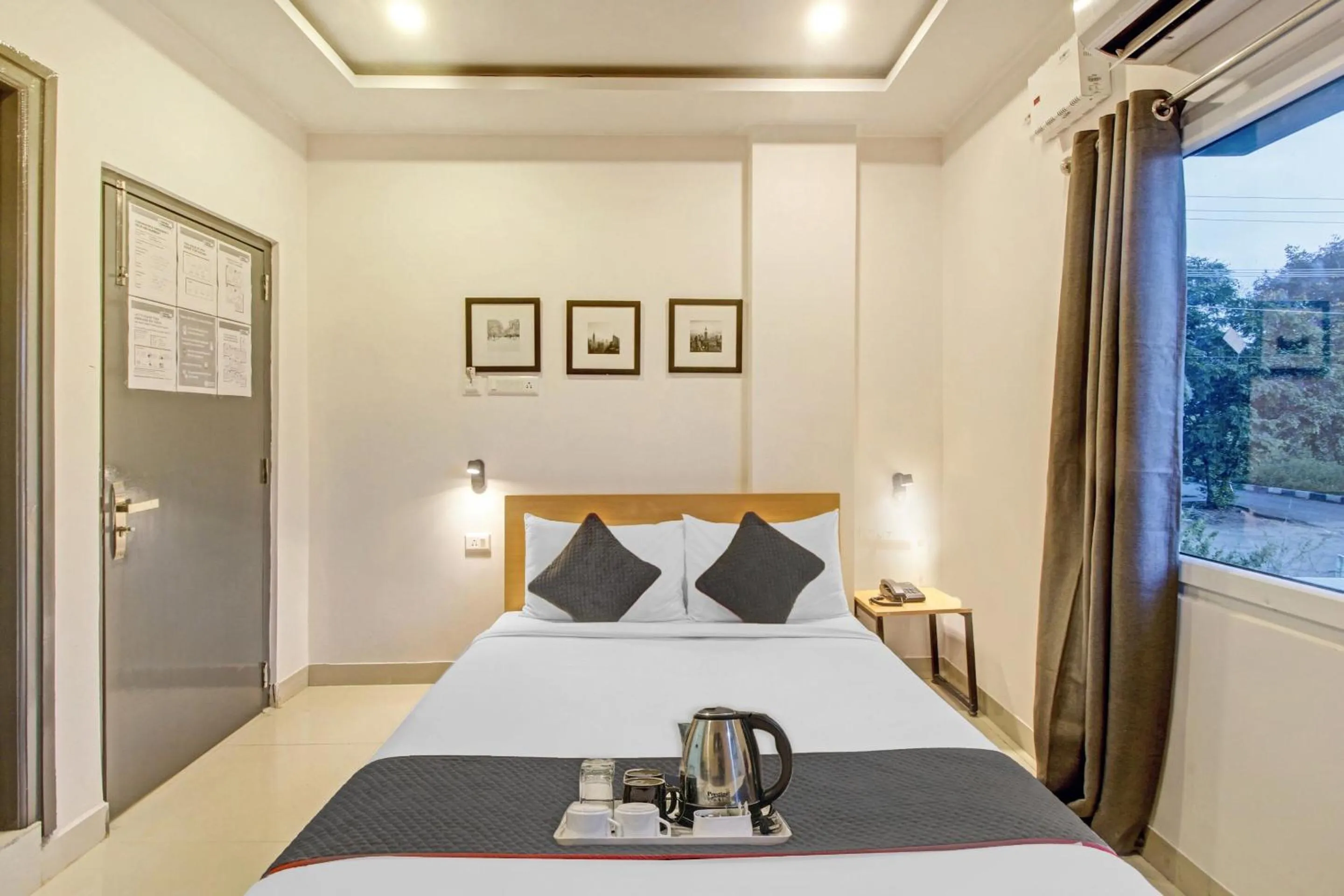 Bedroom, Bed in Hotel O SS Skyline