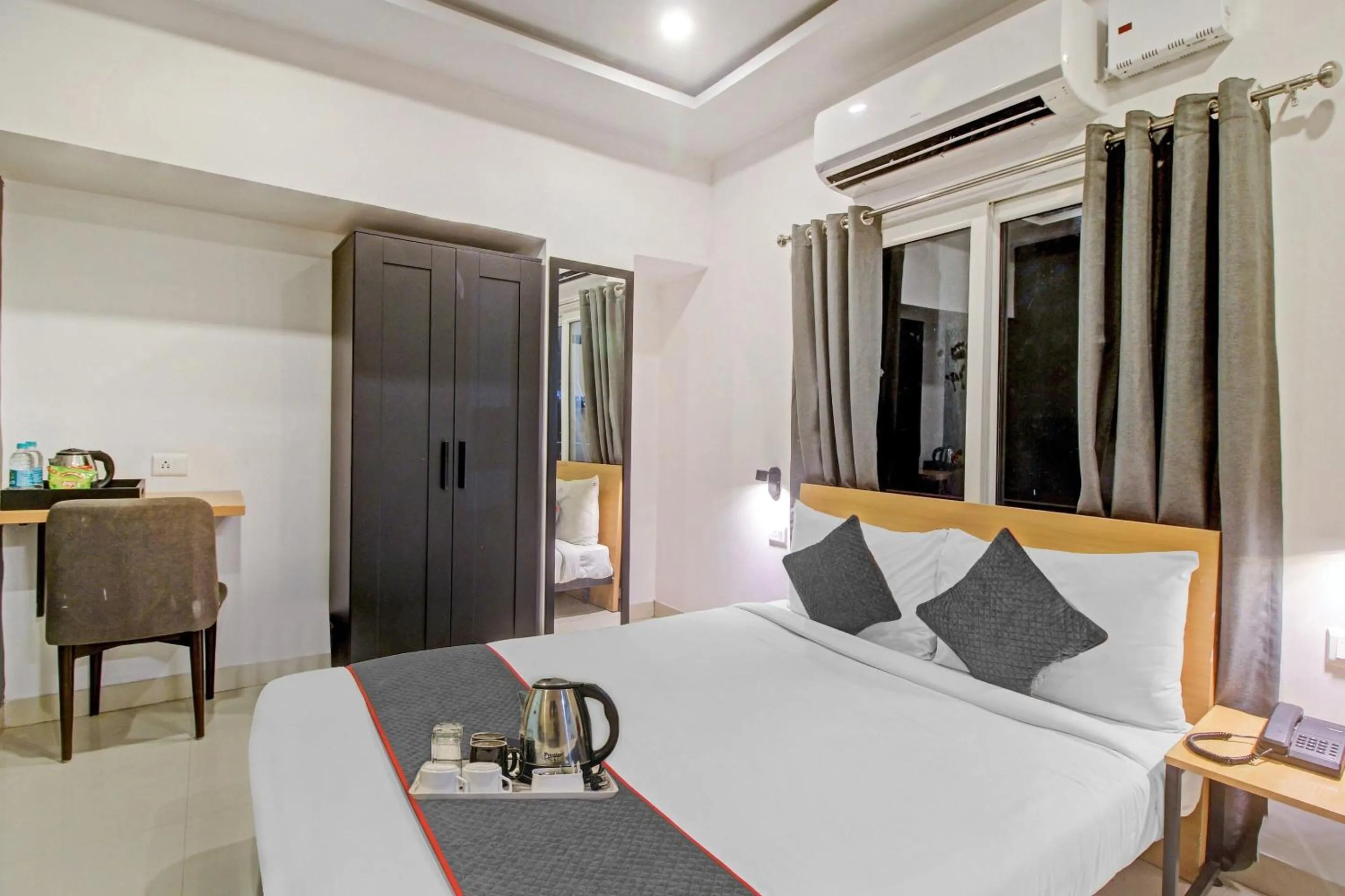 Bedroom, Bed in Hotel O SS Skyline