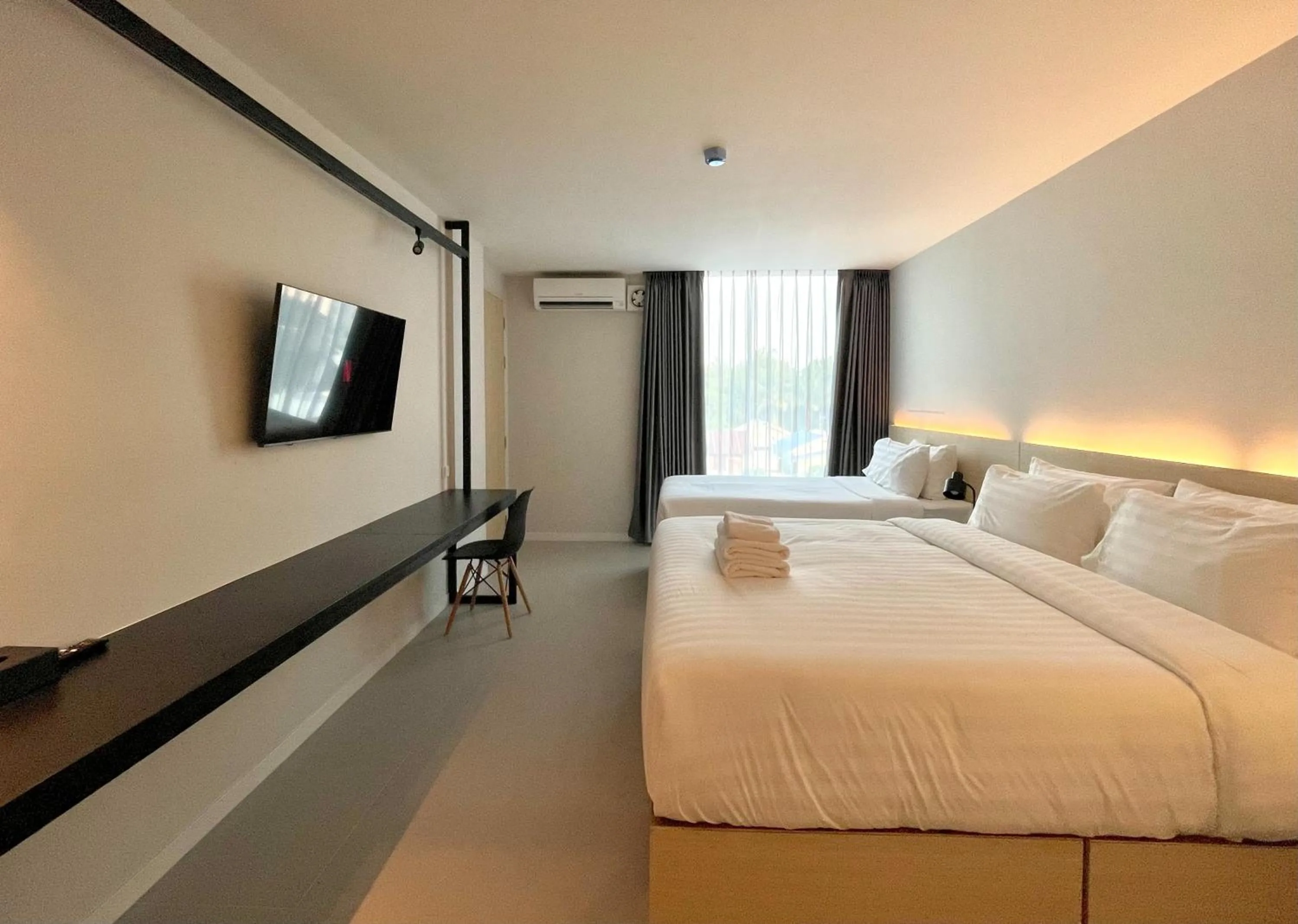 Communal lounge/ TV room, Bed in BOOK Design Hotel