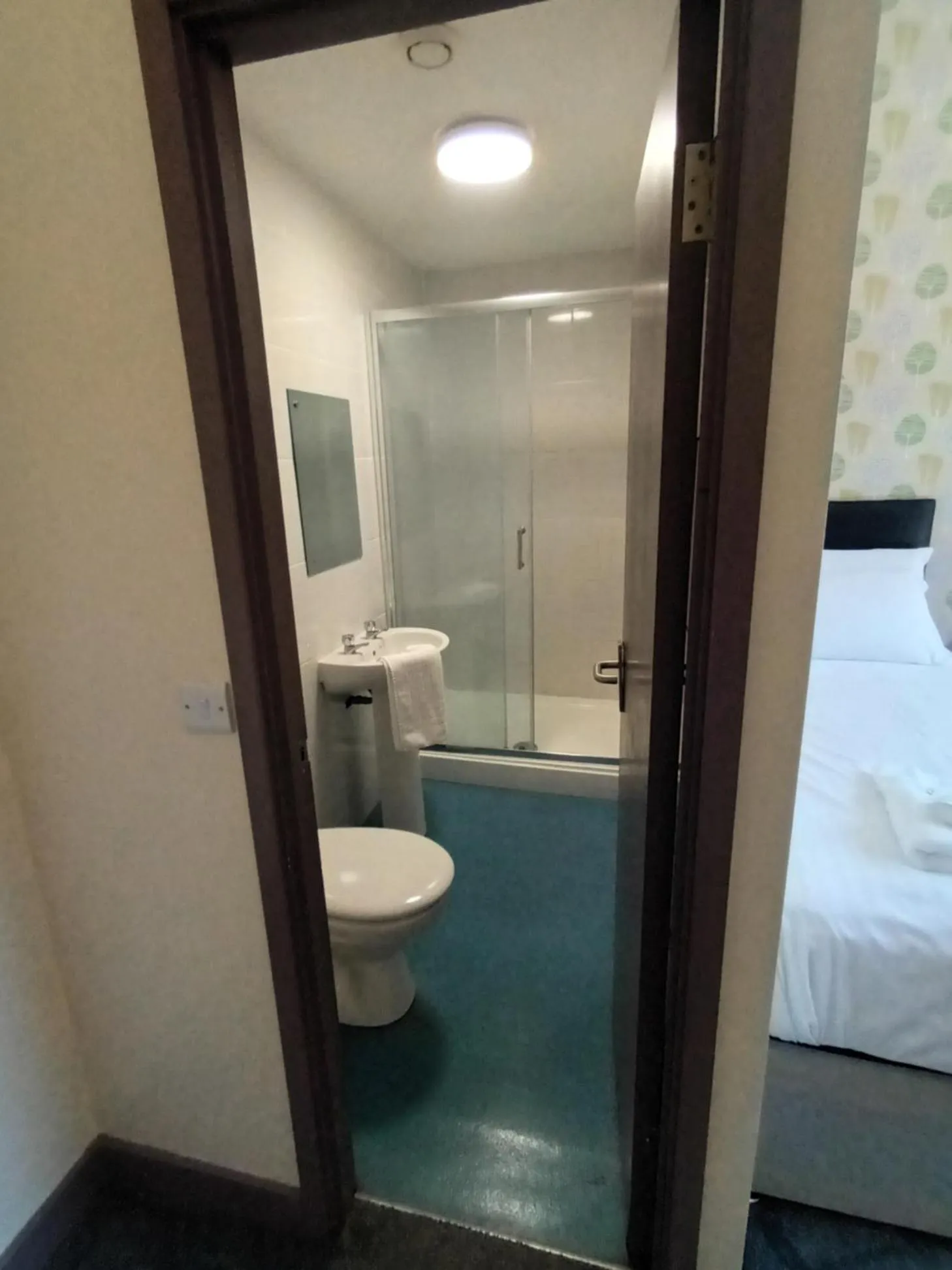 Shower in The Saltley Inn