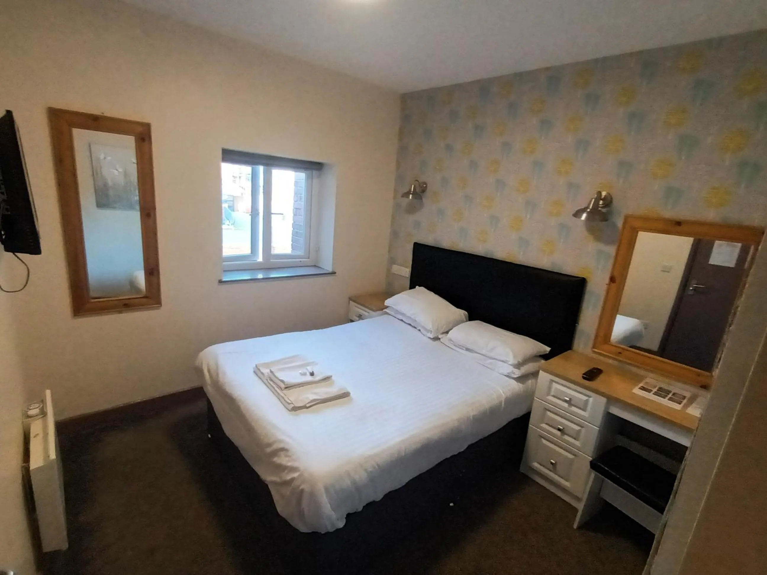 Bedroom, Bed in The Saltley Inn