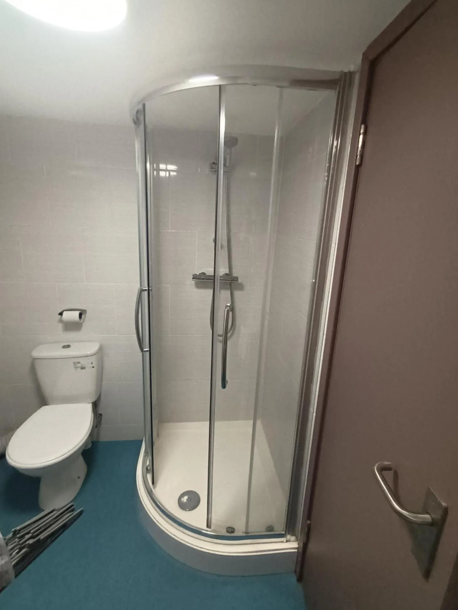 Shower in The Saltley Inn