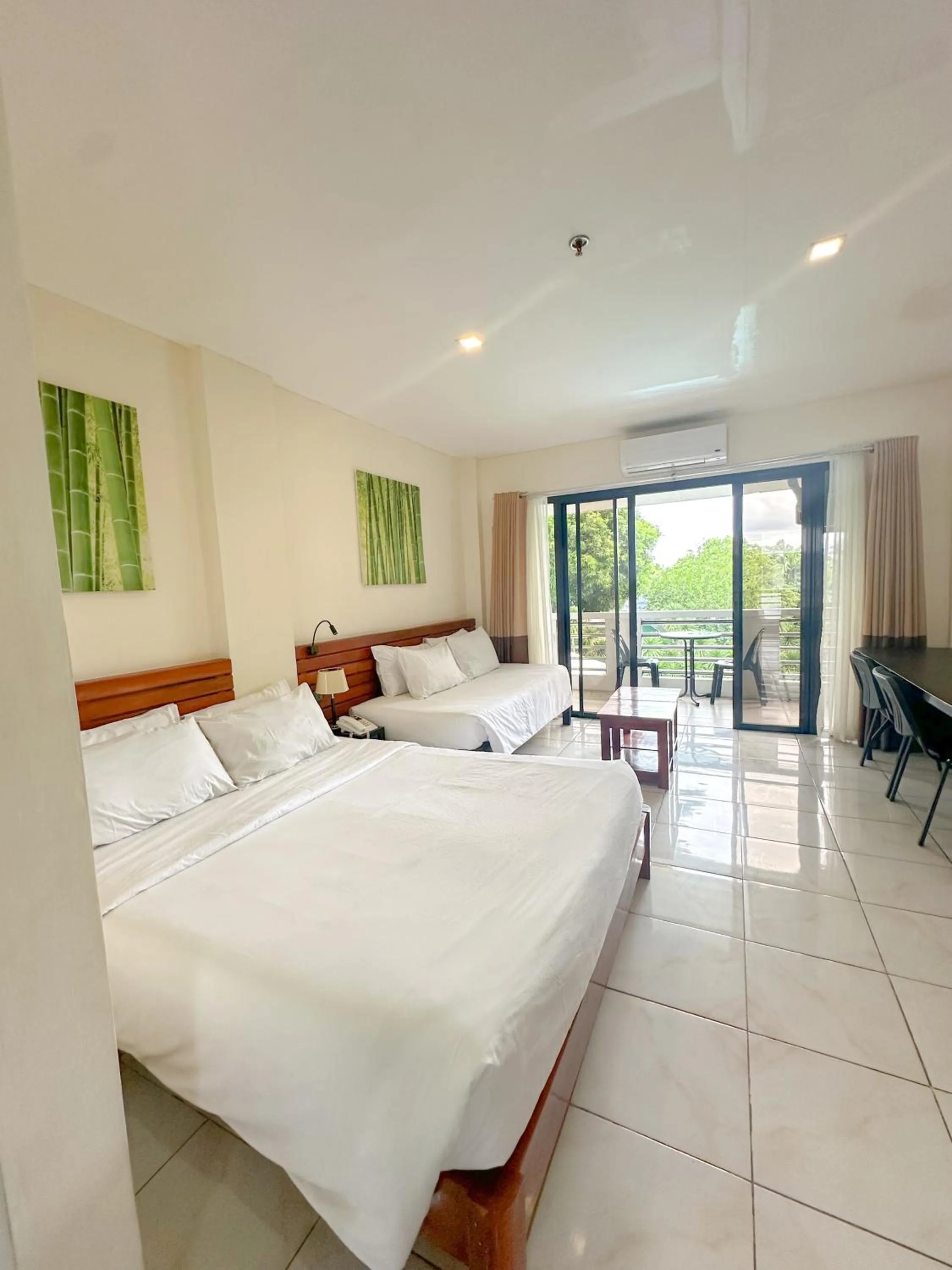 Triple Room with Balcony in Fernando's Hotel