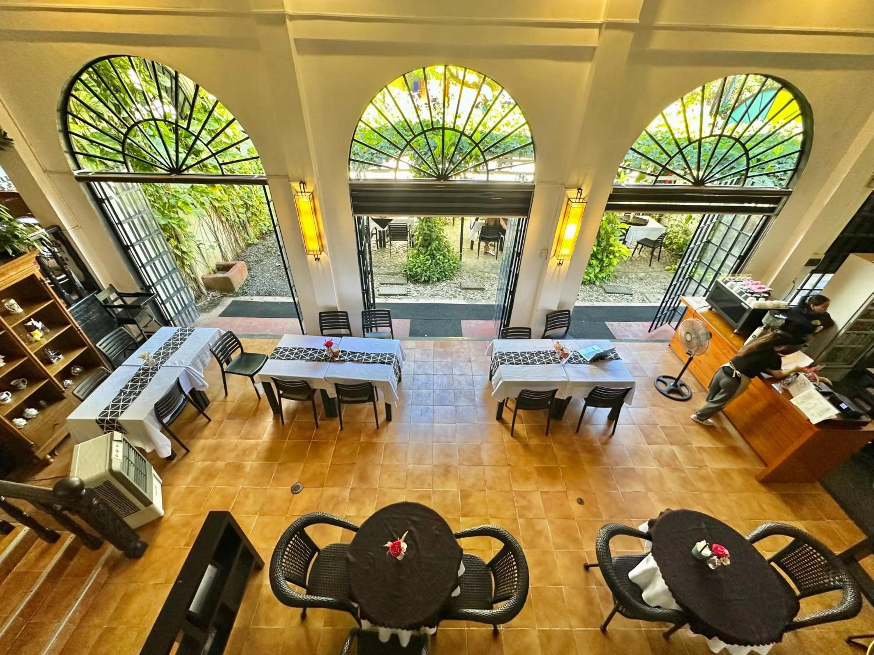 Restaurant/places to eat in Fernando's Hotel